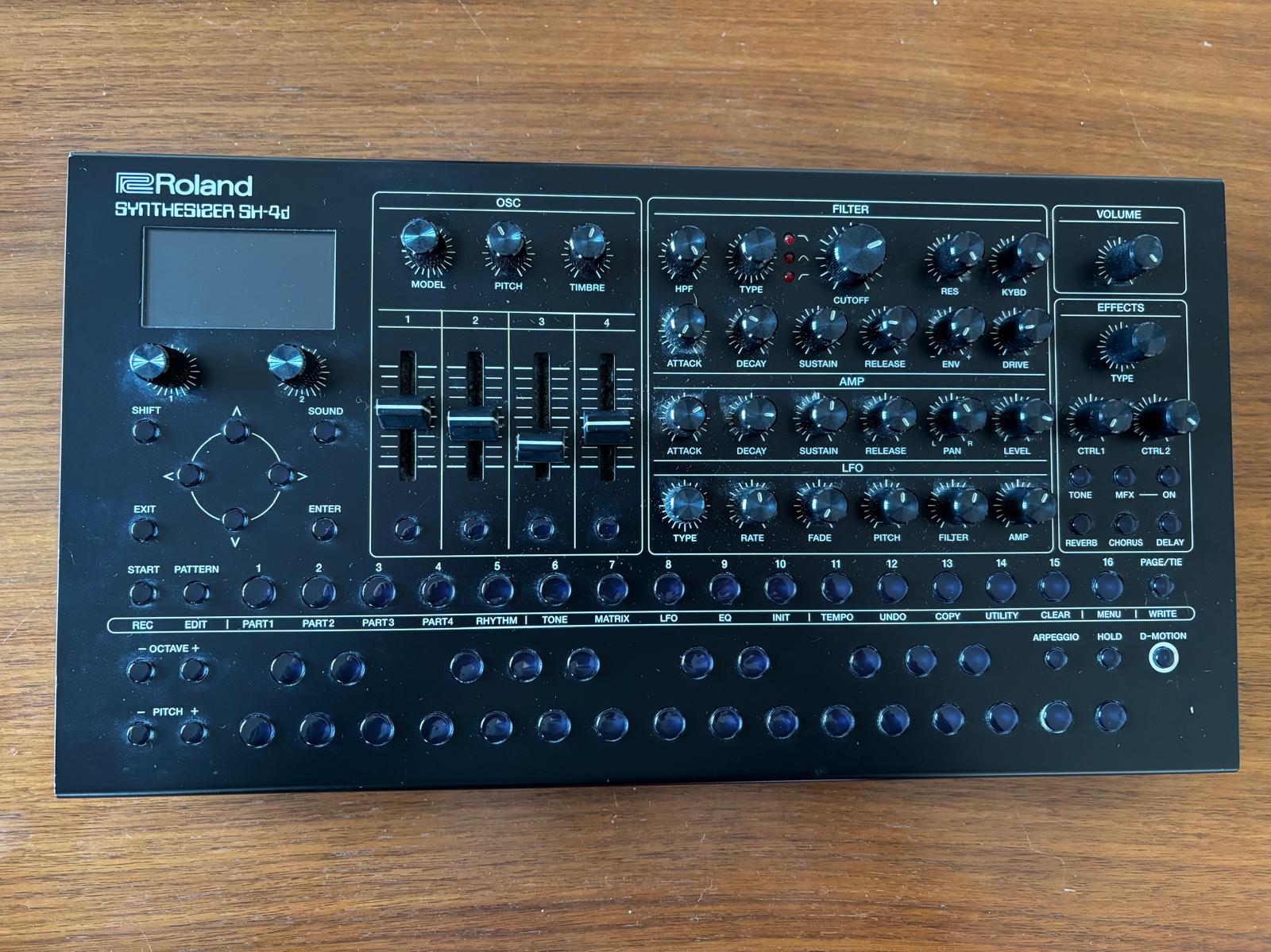 Vends SH-4D très peu servi, comme neuf