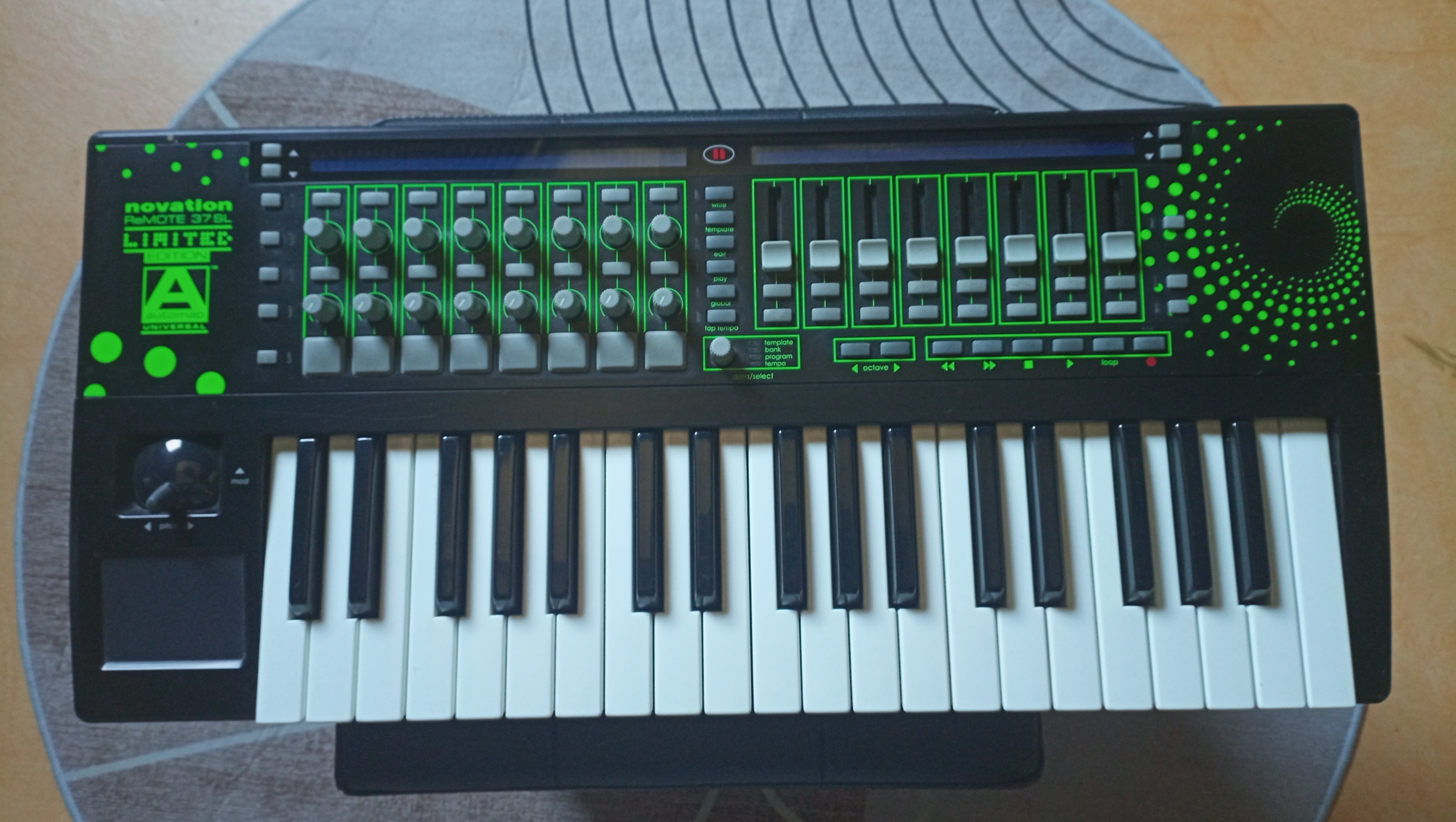 Novation Remote 37SL Green