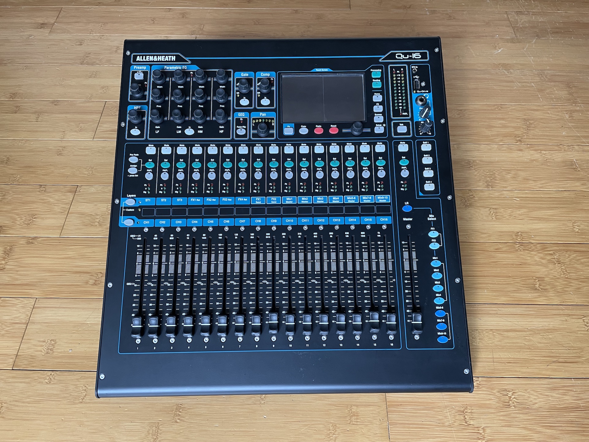 Console mixage numérique Allen & heath Qu-16