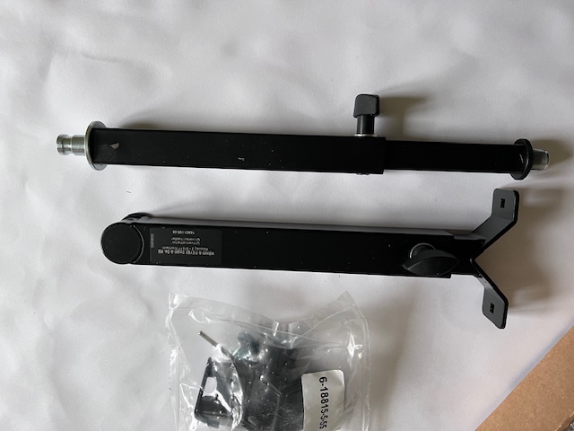 vends un support universel K&M 18807