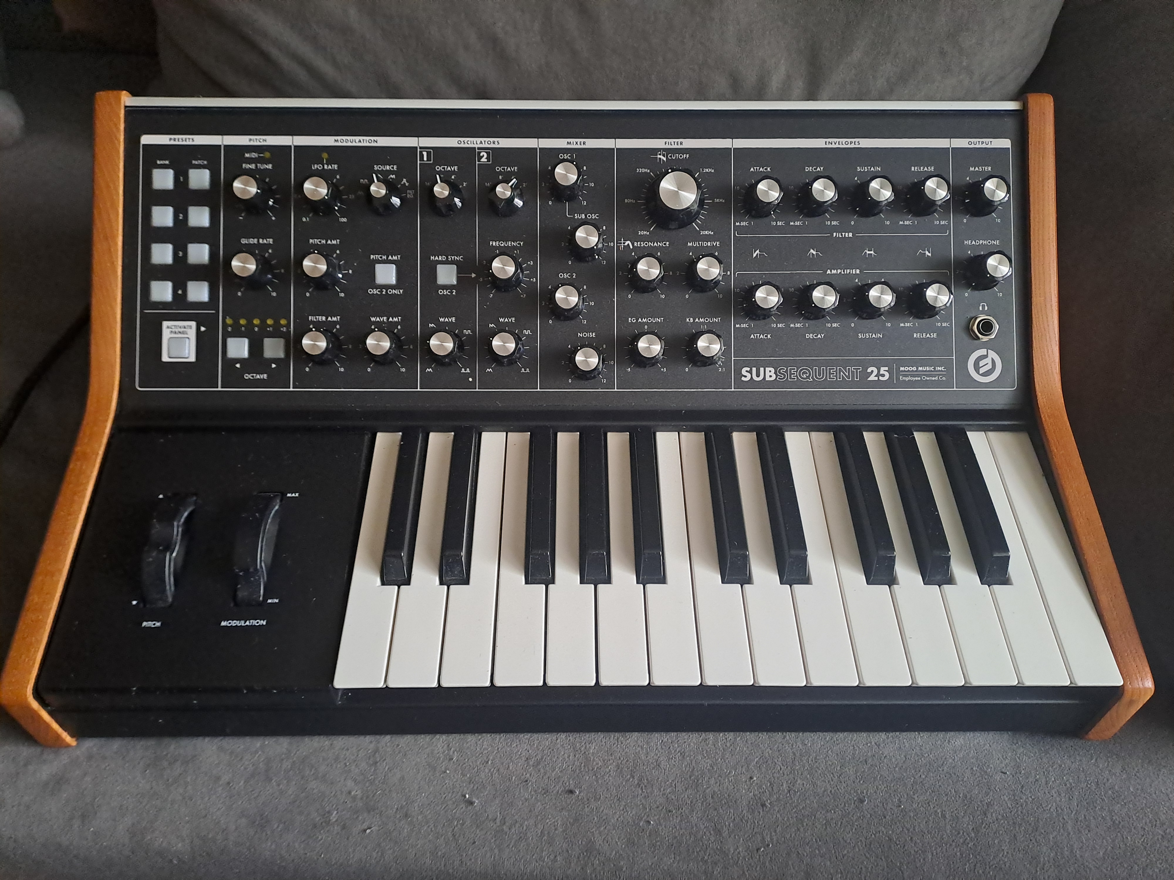 Vends Moog subsequent 25
