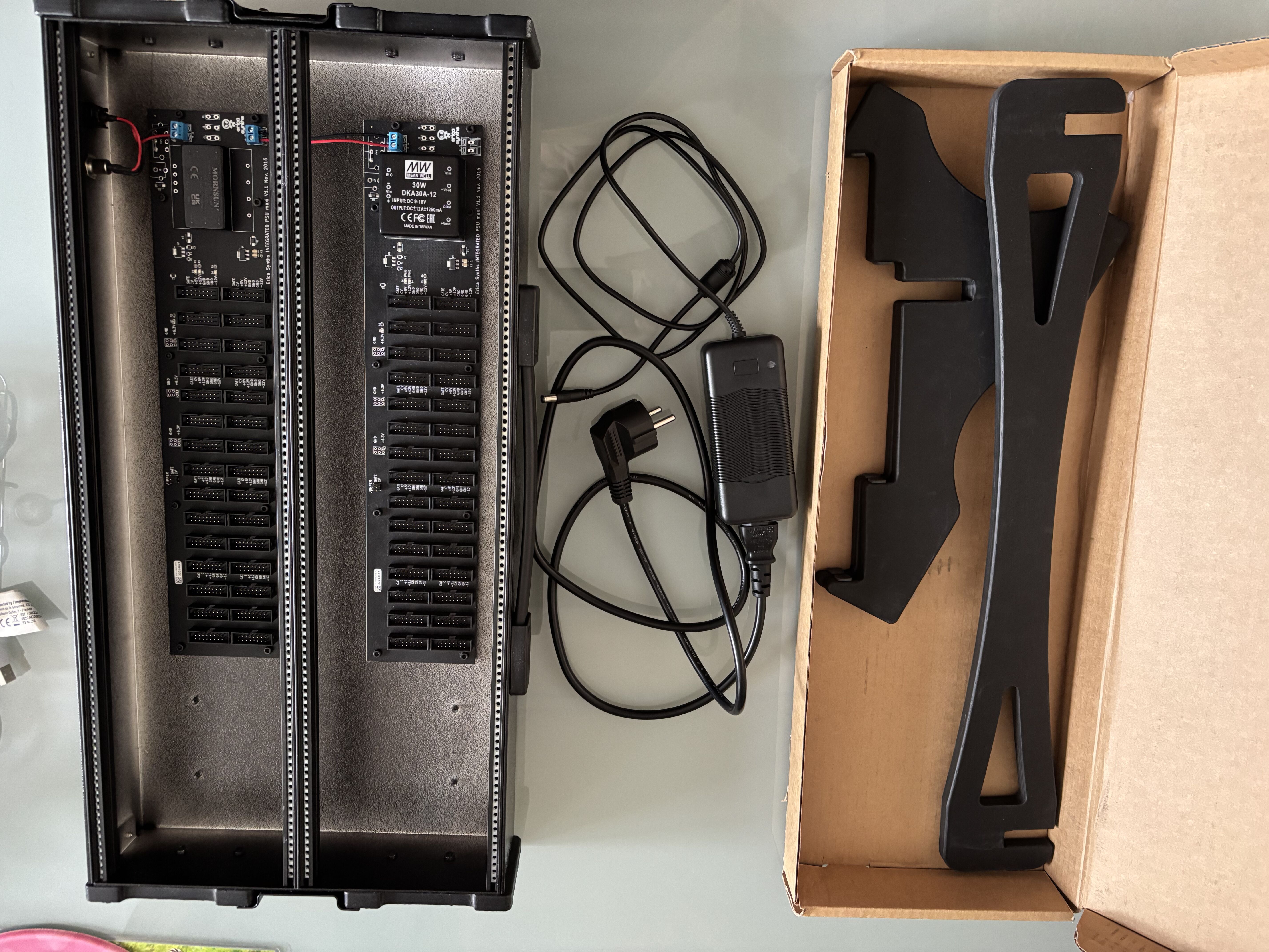 Boitier Eurorack Erica Synths + Stand