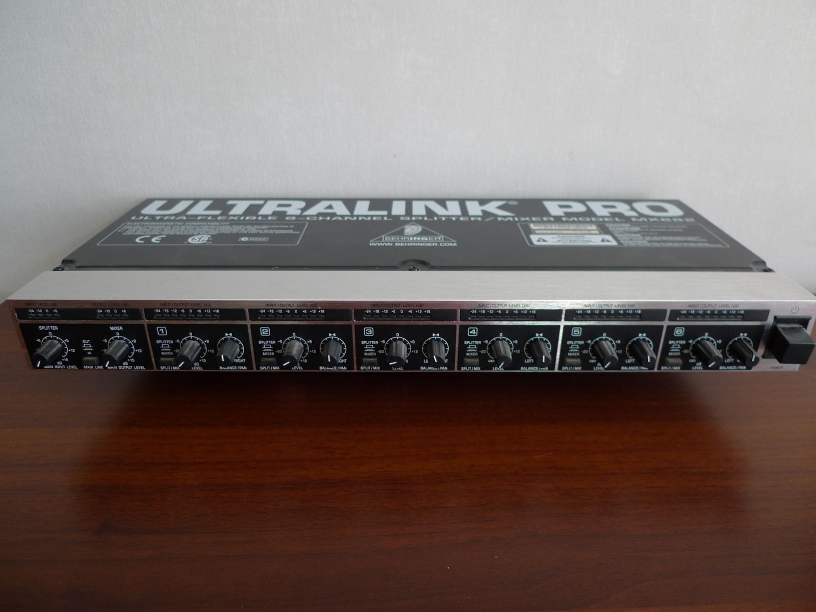Behringer Ultralink Pro MX882 8-Channel Mixer / Splitter DI