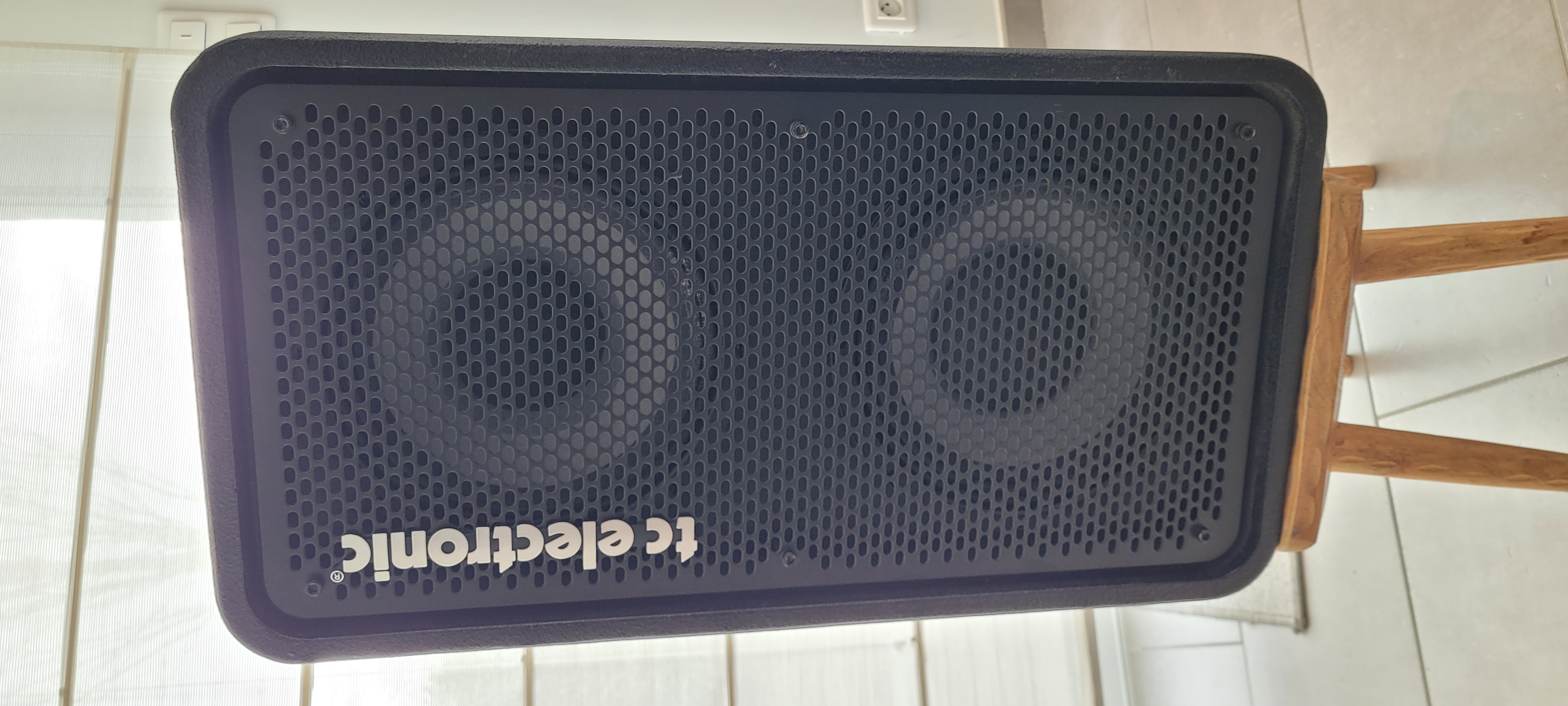 Vends enceinte TC ELECTRONIC RS 210