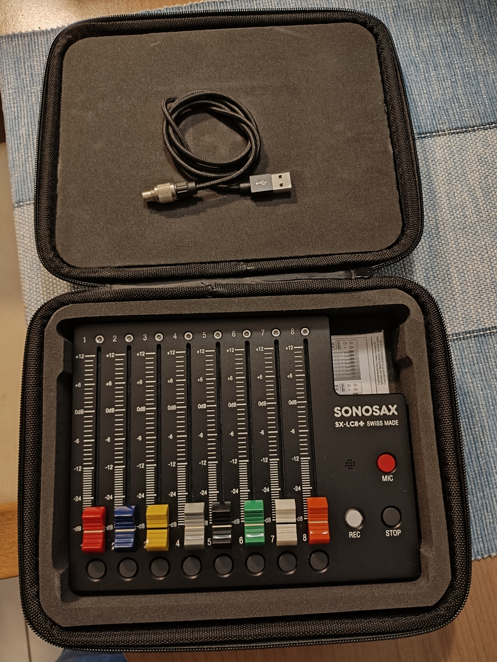 VENDS SONOSAX SX-LC8+ Commande de surface pour Sonosax SX-R4+ et SOUND DEVICES Série 800.. Valeur neuf: 1 800,00 €.