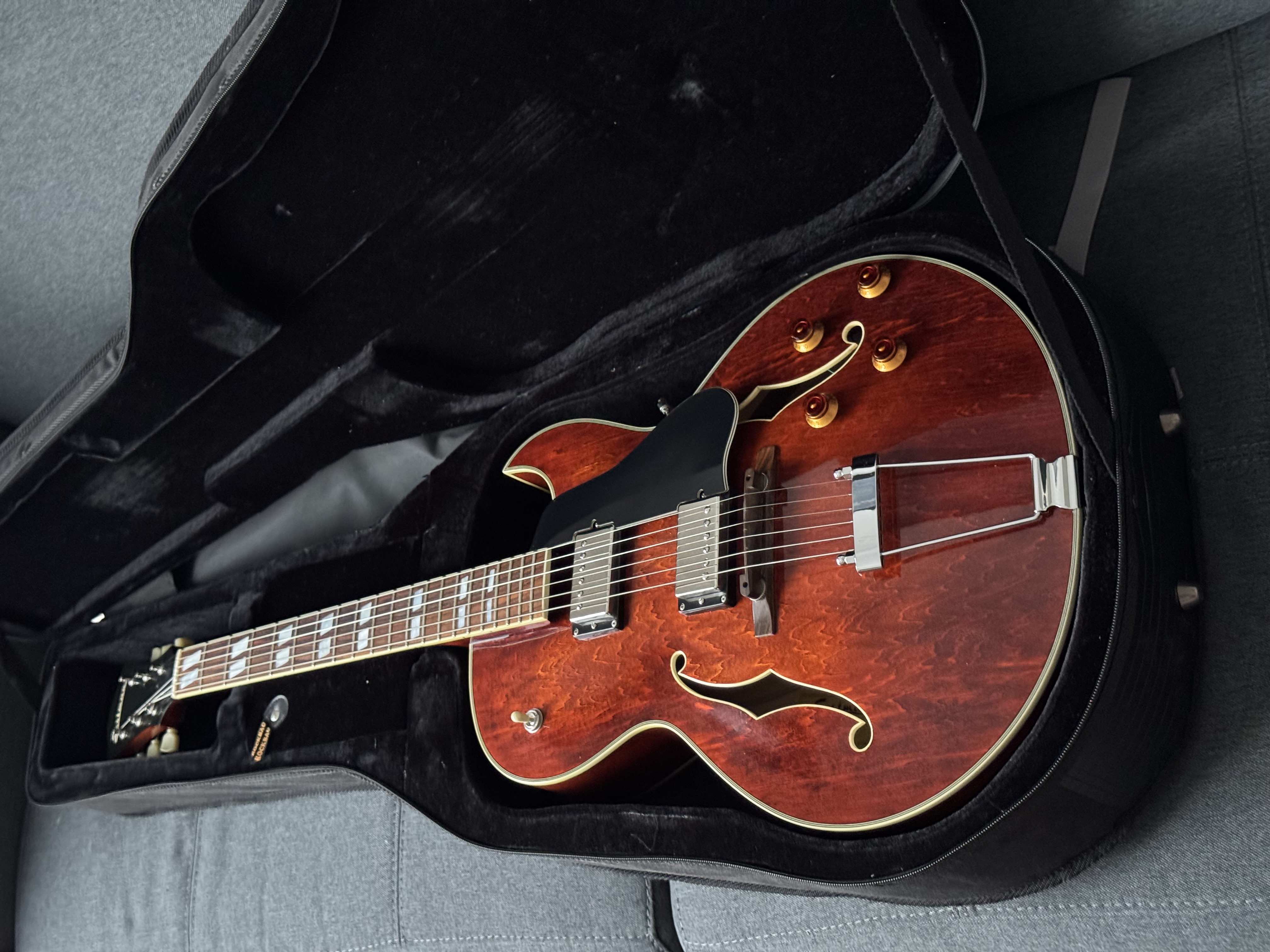 Guitare jazz EASTMAN/micros Gibson 57 classic+softcase