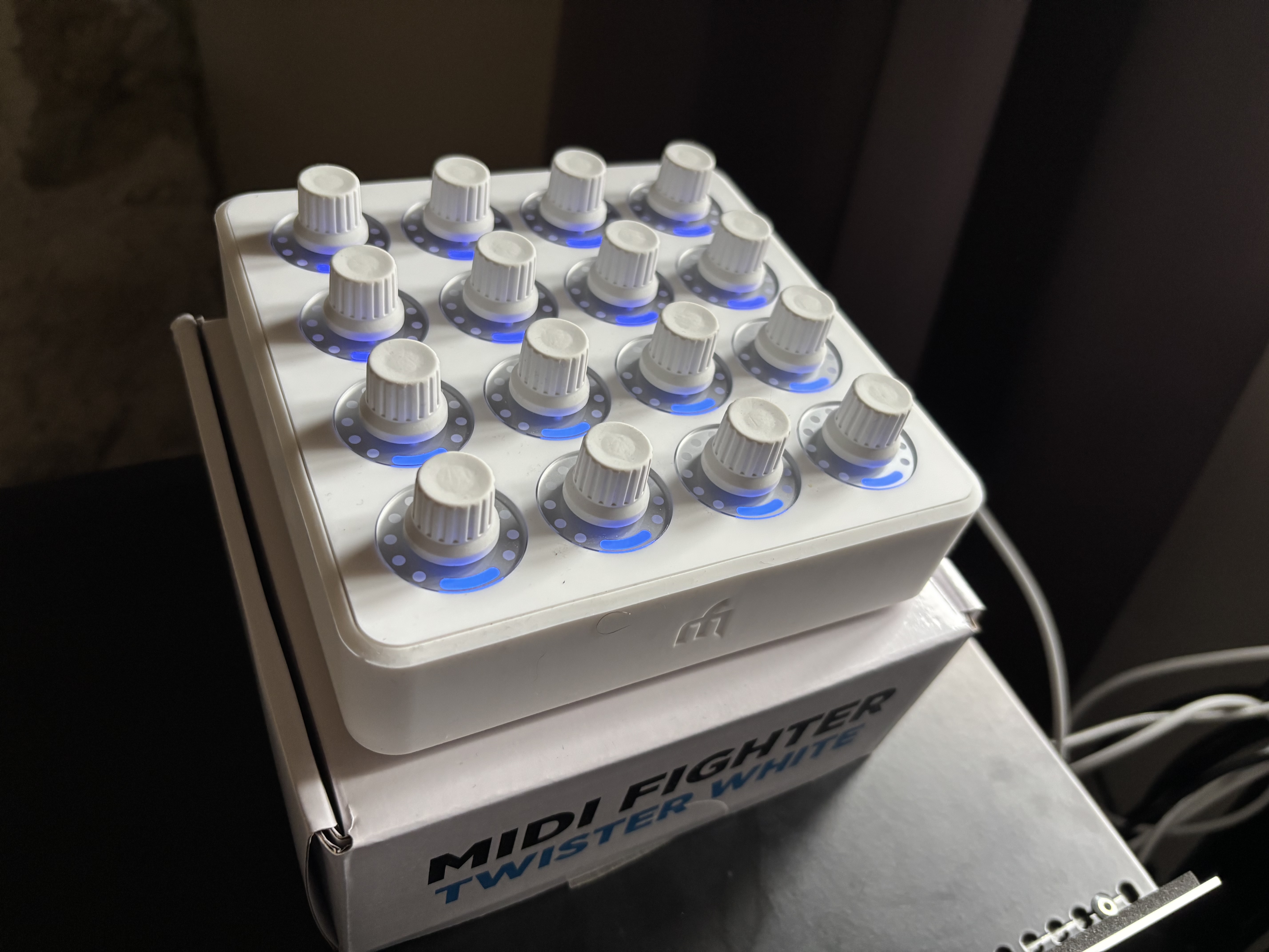 Midi Fighter Twister White sous garantie.