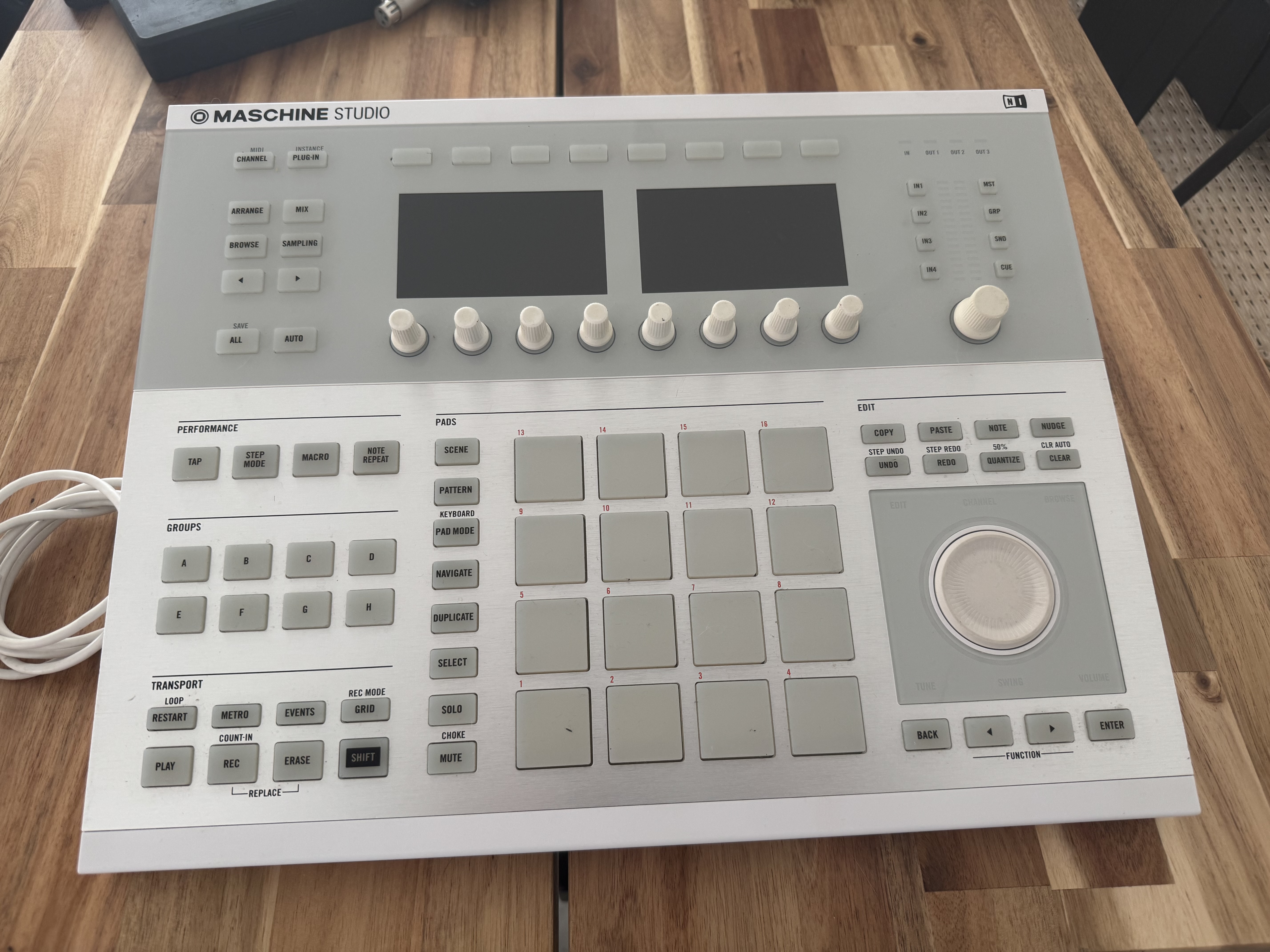 Vends Maschine Studio édition white Native Instruments 