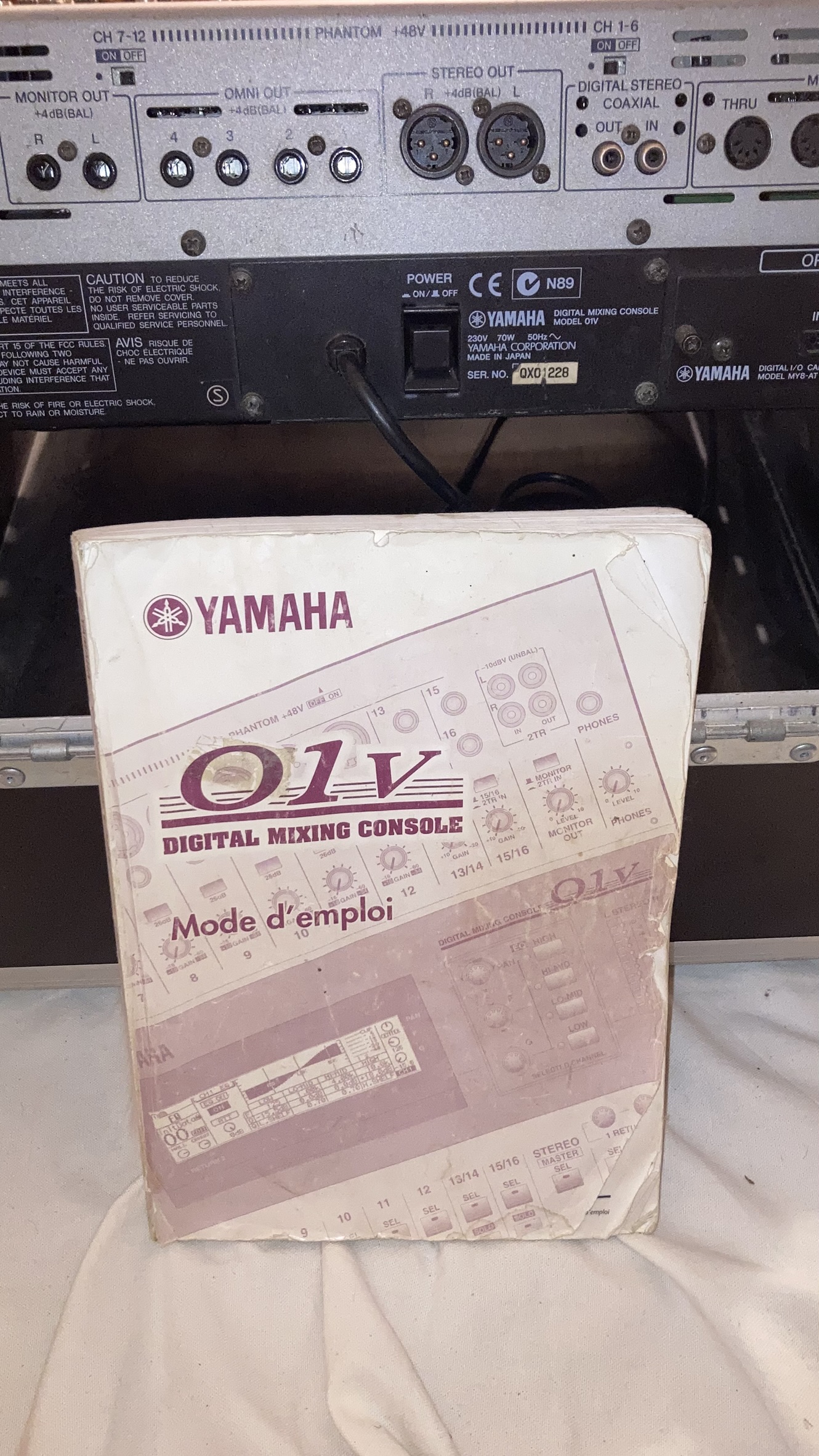 Yamaha 01V (8944)