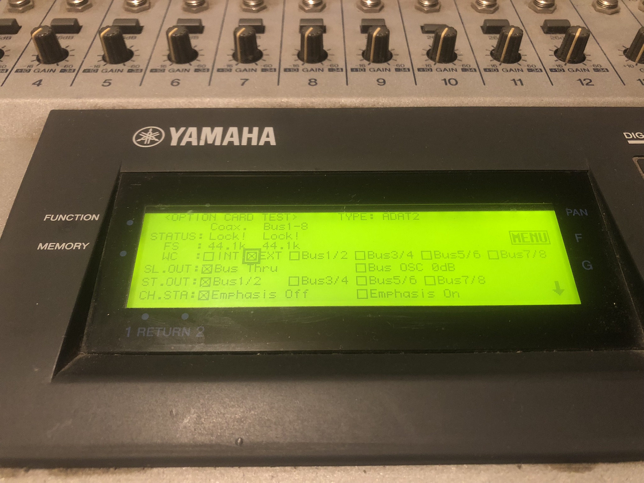 Yamaha 01V (2802)
