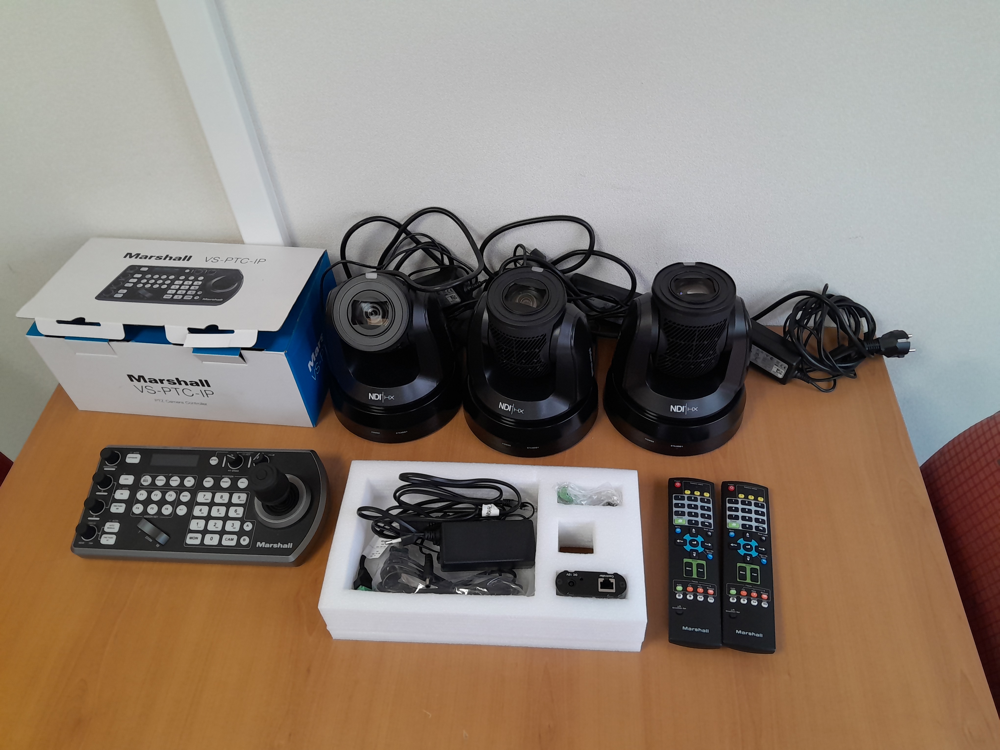 Pack Vidéo Professionnel Complet – 3 Caméras PTZ 4K + Console Marshall (NDI)