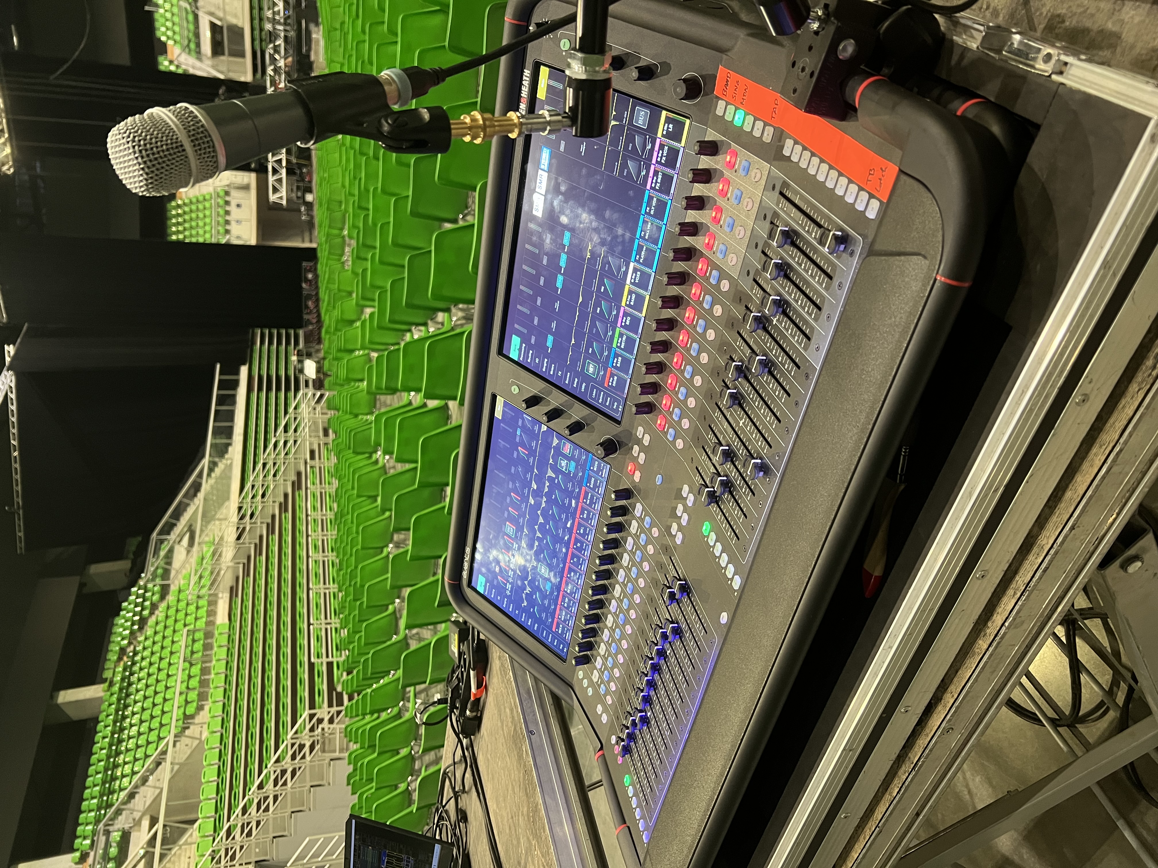 À VENDRE – Console Allen & Heath Avantis + accessoires (setup complet)