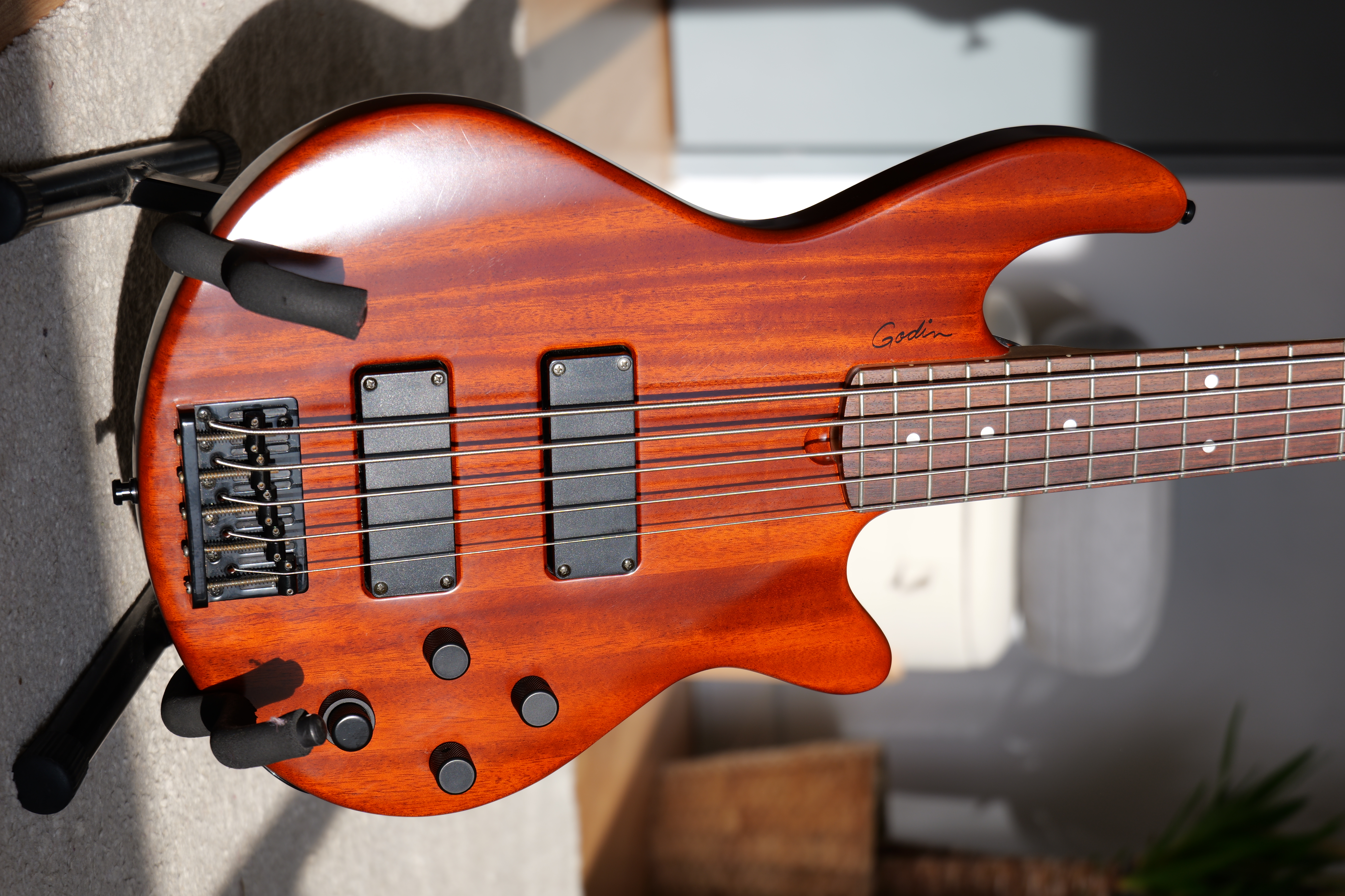 Godin Freeway 5 Active