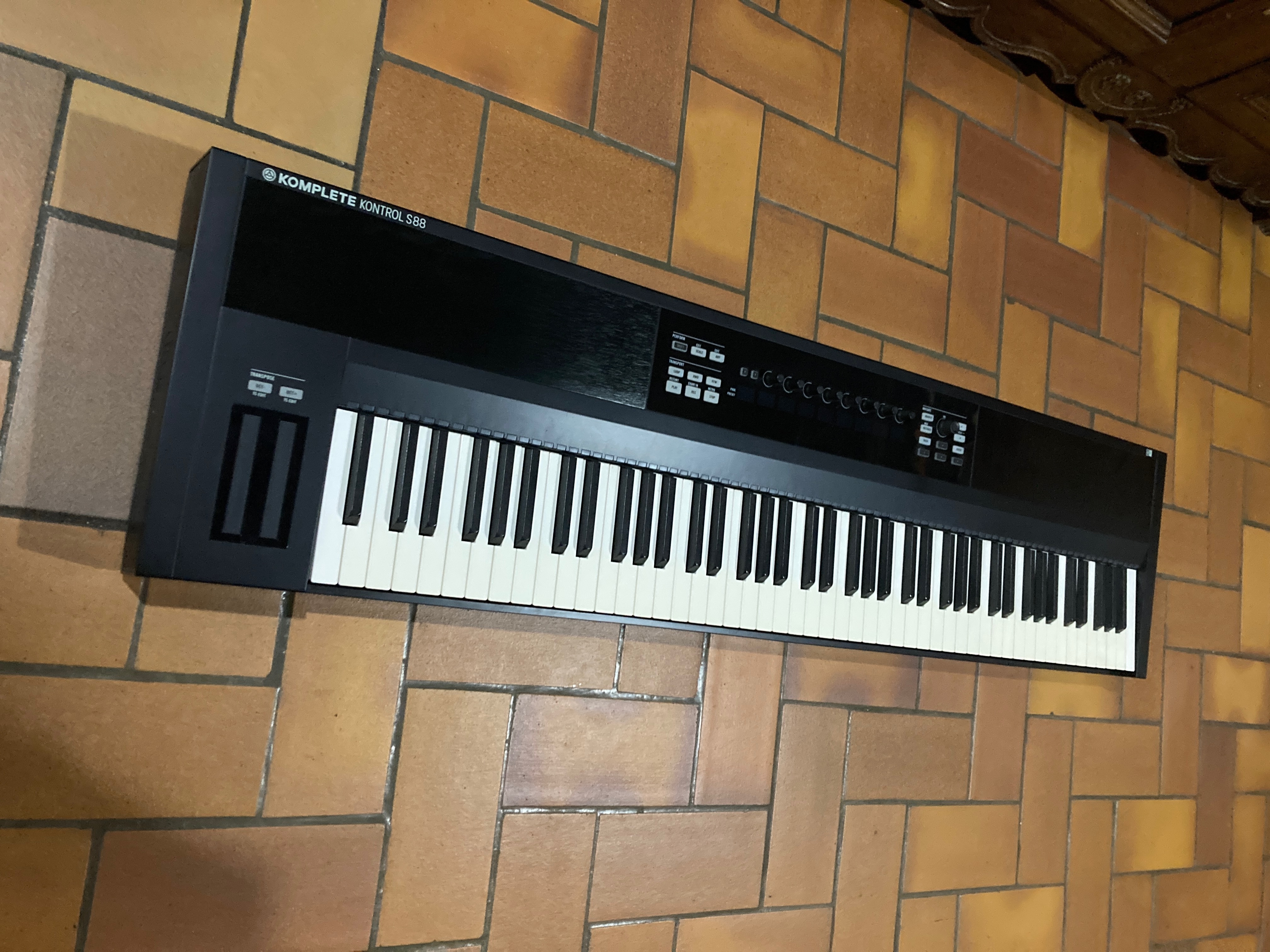 Vends clavier Maître Native Instruments Komplete Kontrol ** 290 Euros