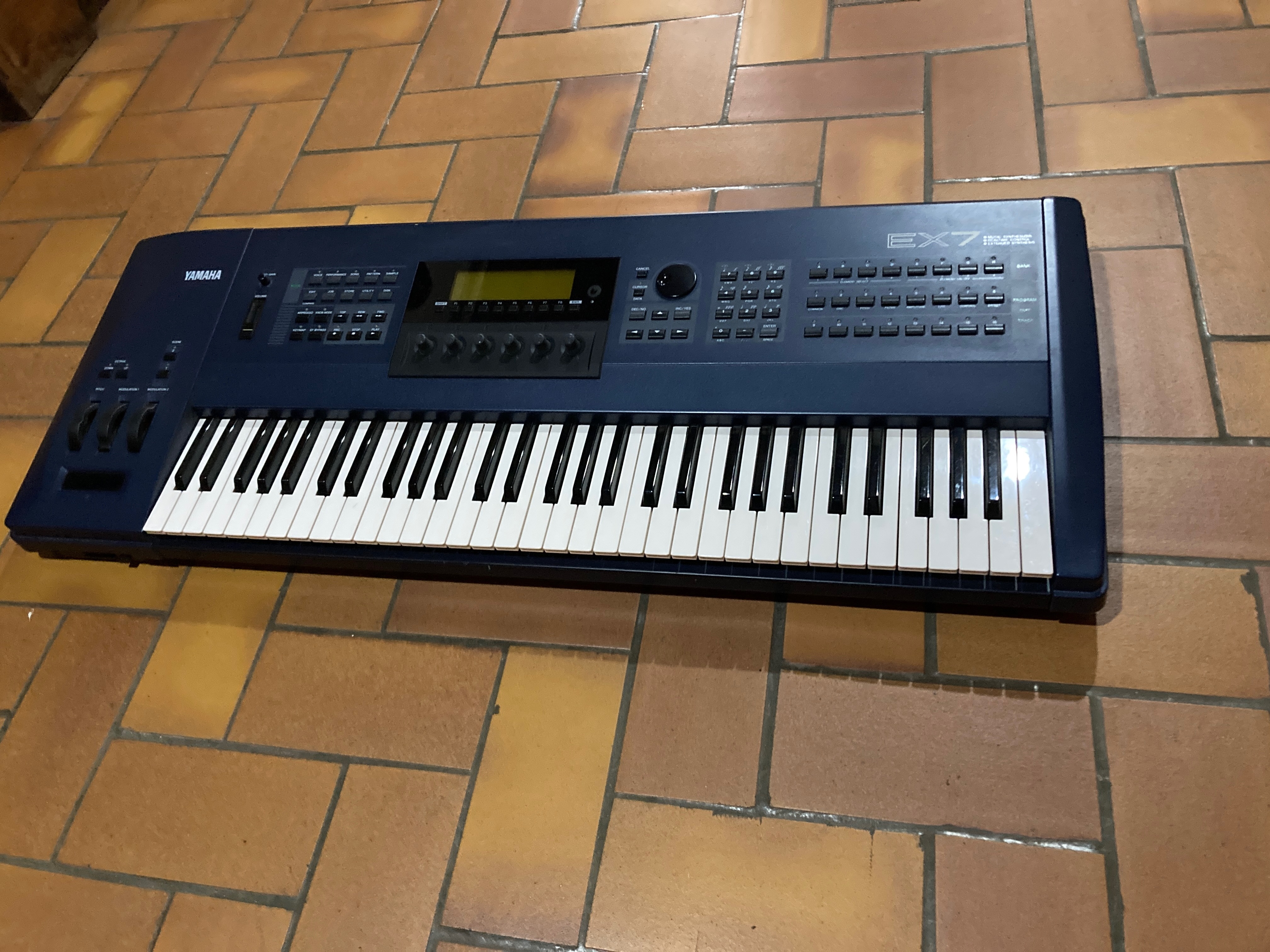 Vends YAMAHA EX7 *** 290 Euros