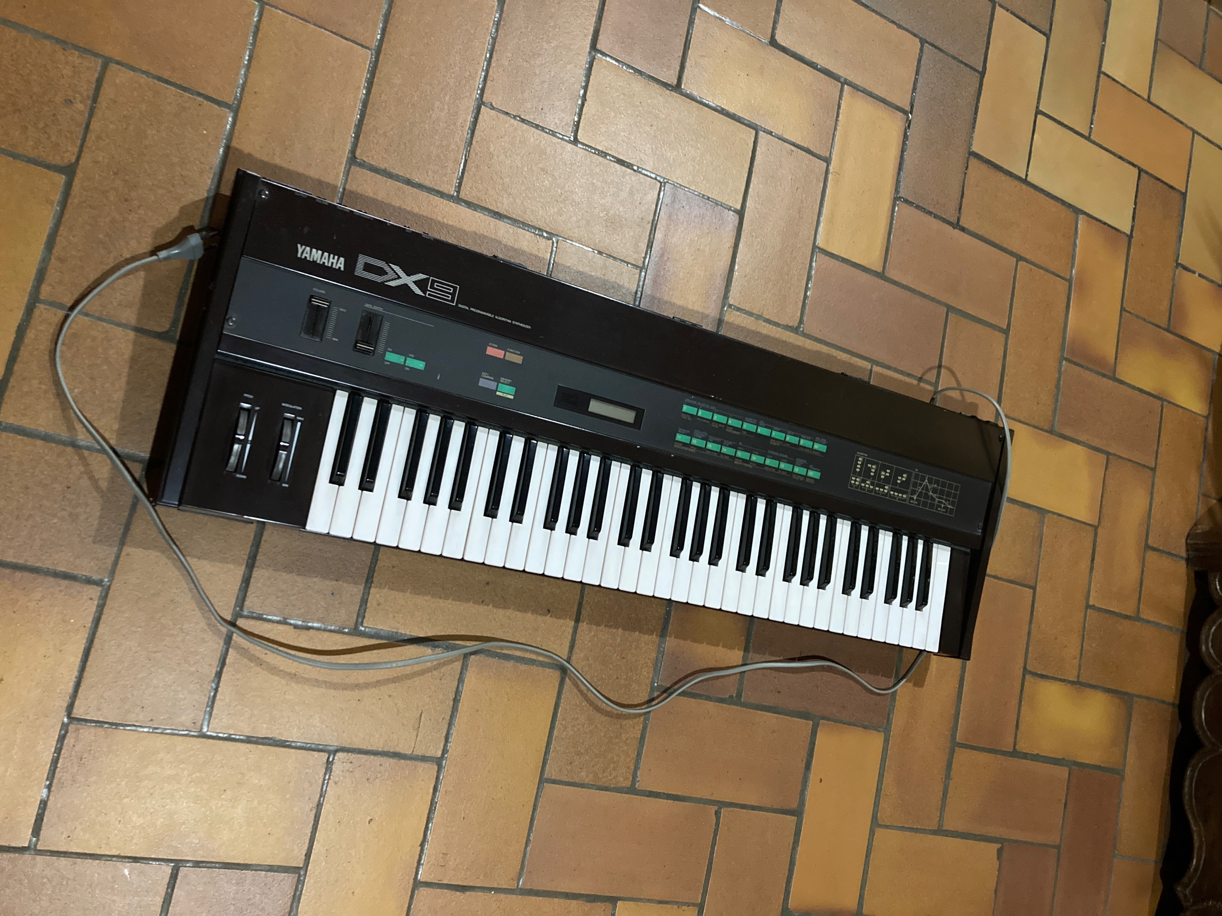 Vends YAMAHA DX9 *** 70 Euros