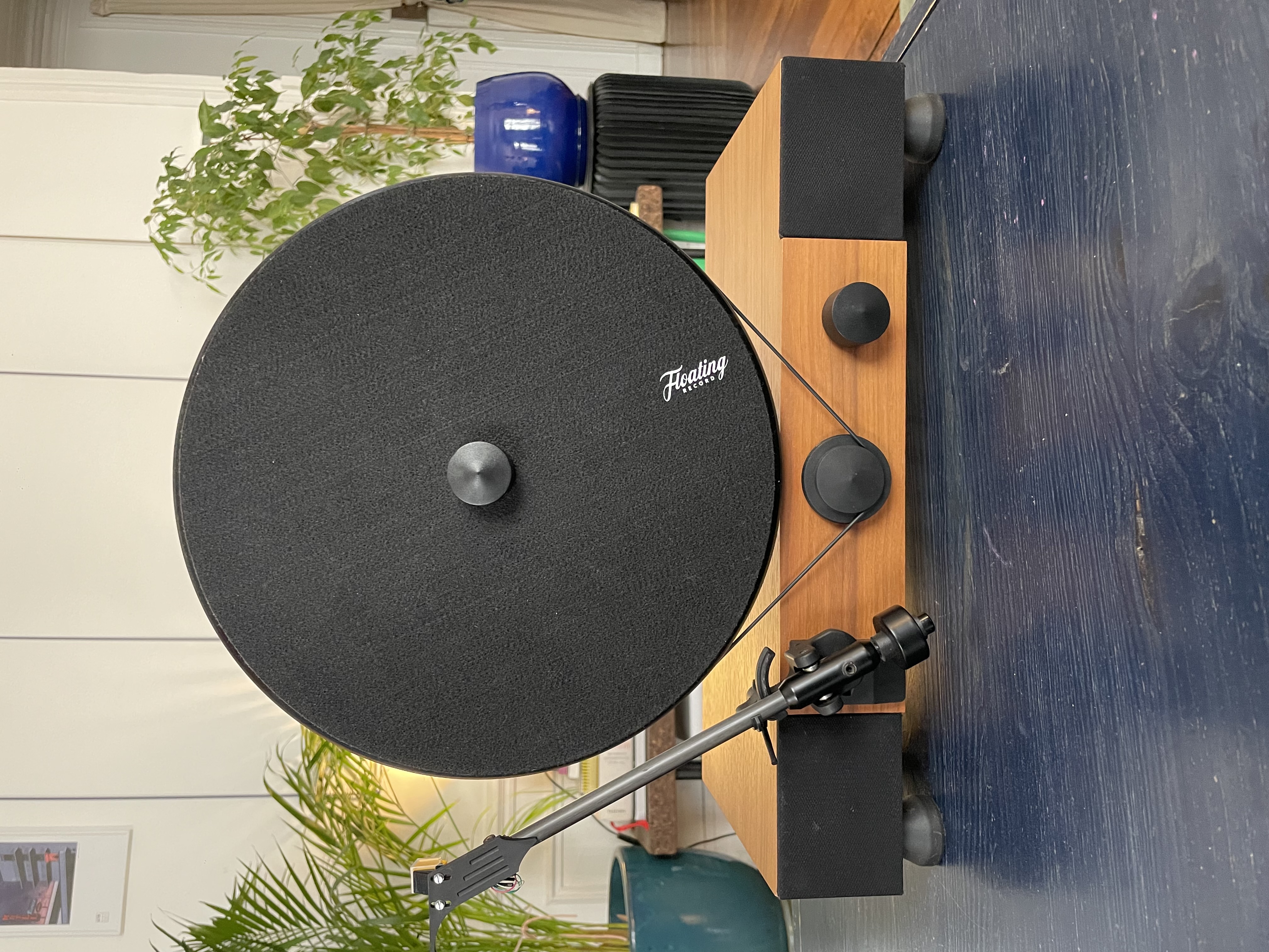 Gramovox Floating Record Vertical Turntable