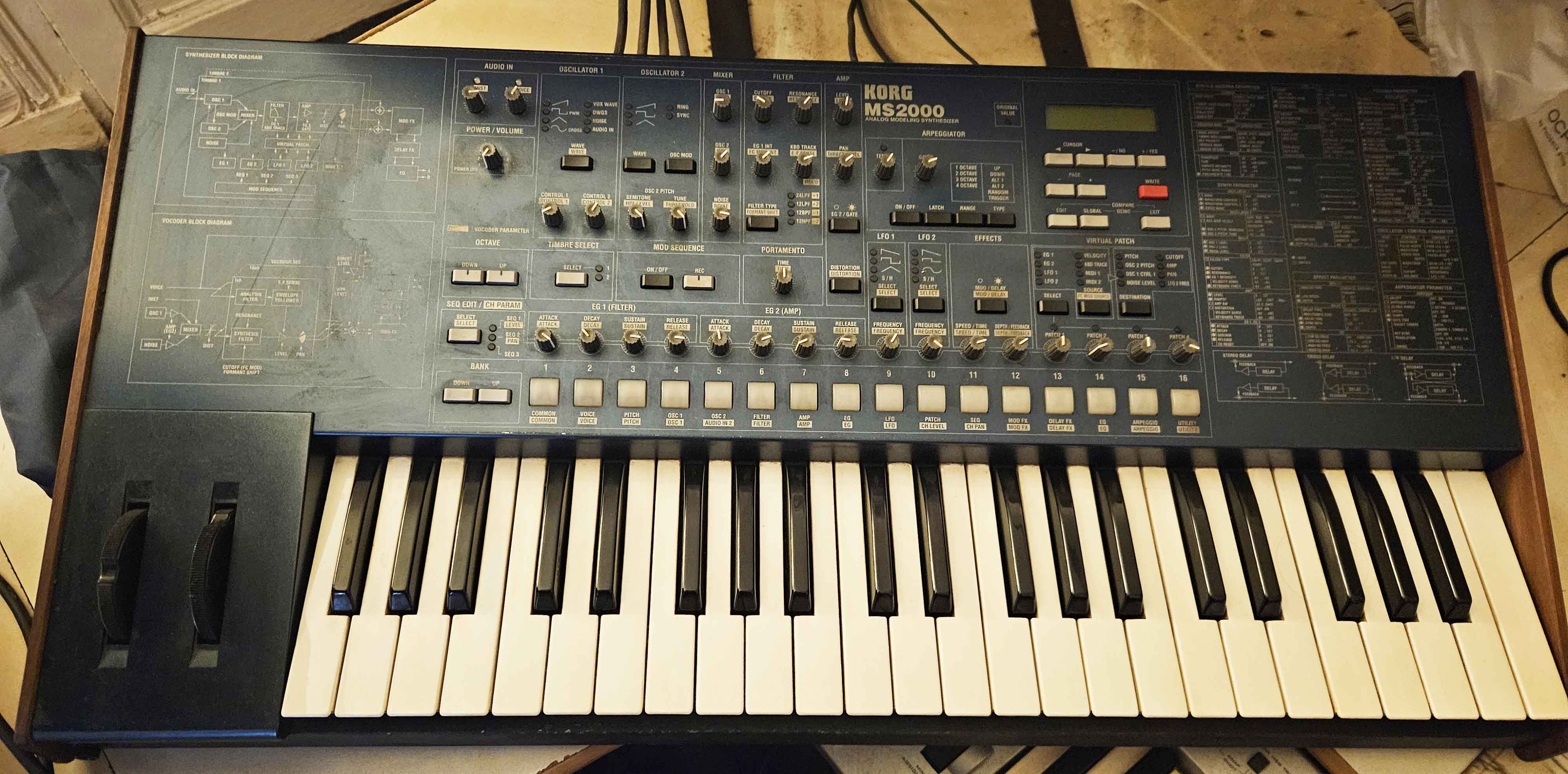 Vend Korg MS2000 tout fonctionne