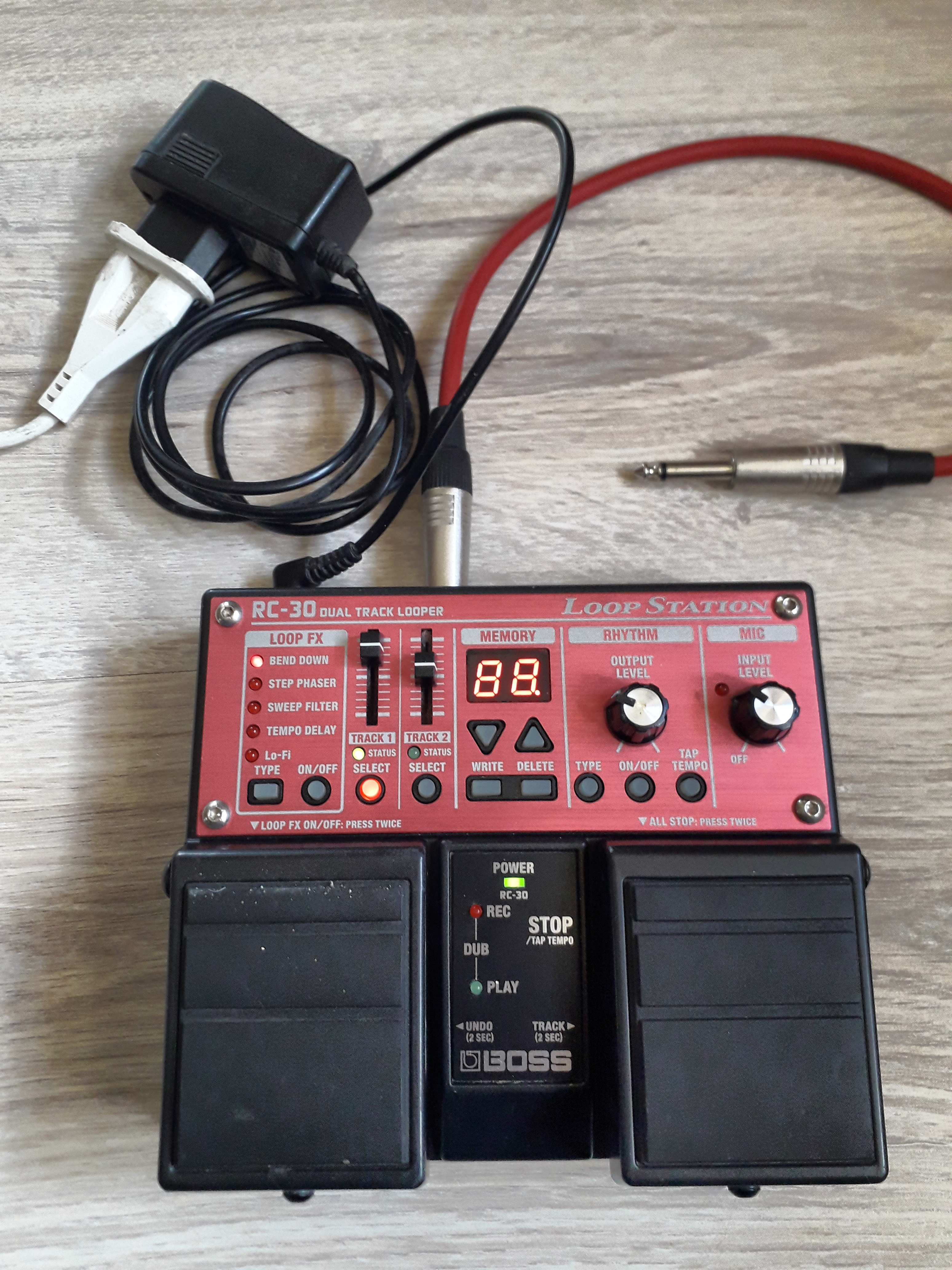 Boss RC-30 Looper Quasi-neuve avec Alimentation