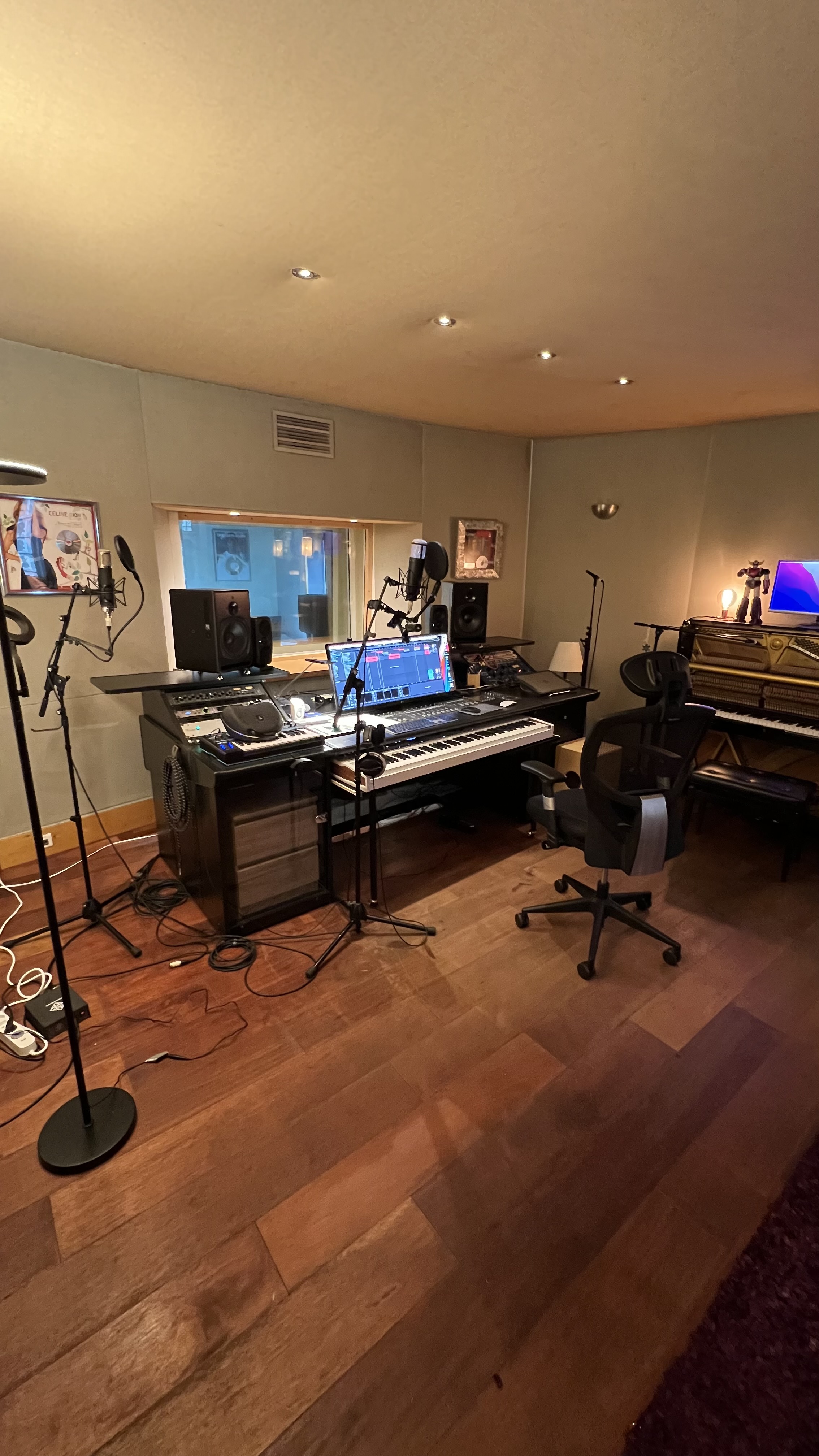 ? Meuble de studio haut de gamme + espace clavier 88 notes