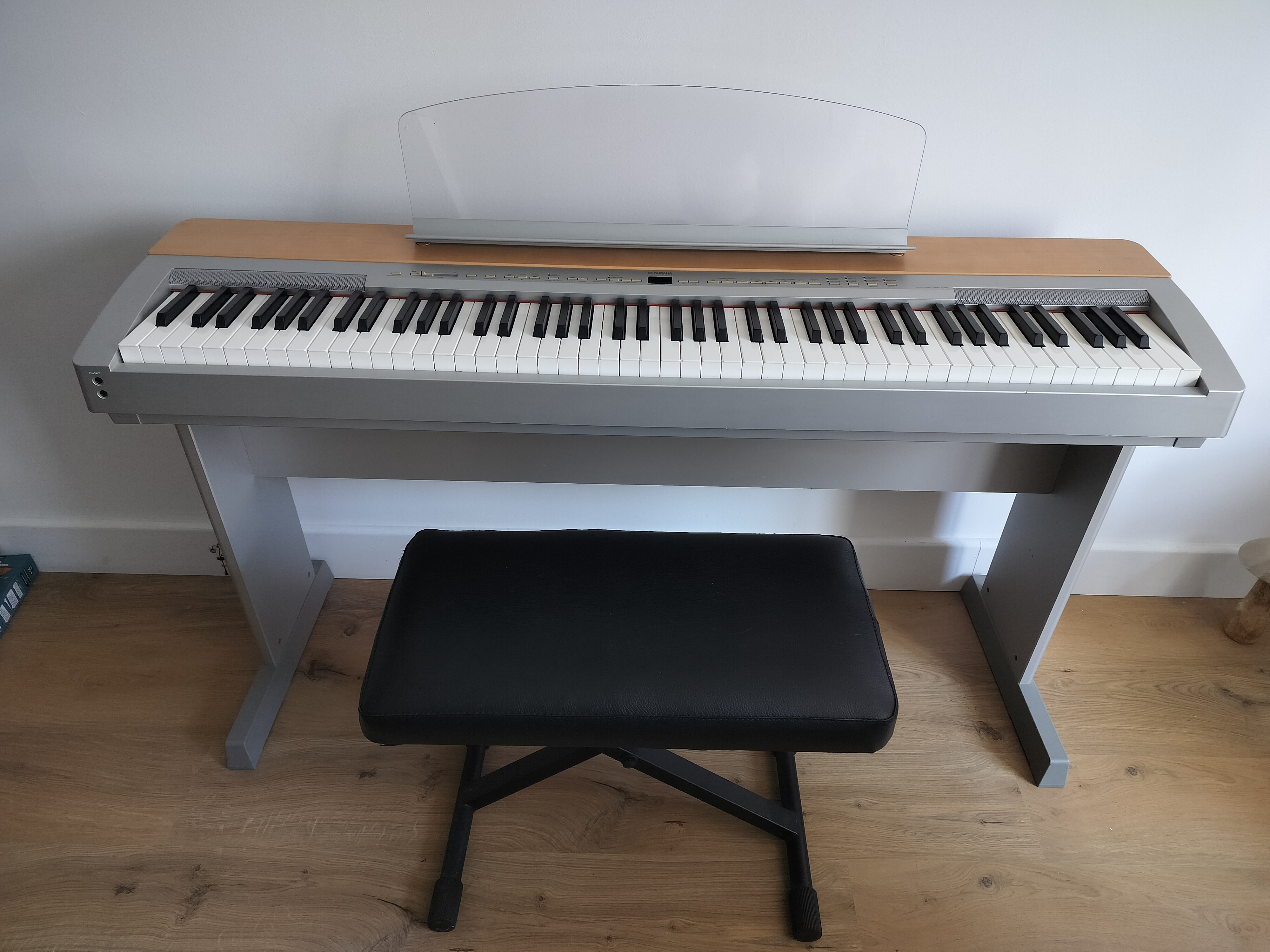 Vend piano Yamaha P140S SILVER en parfait état