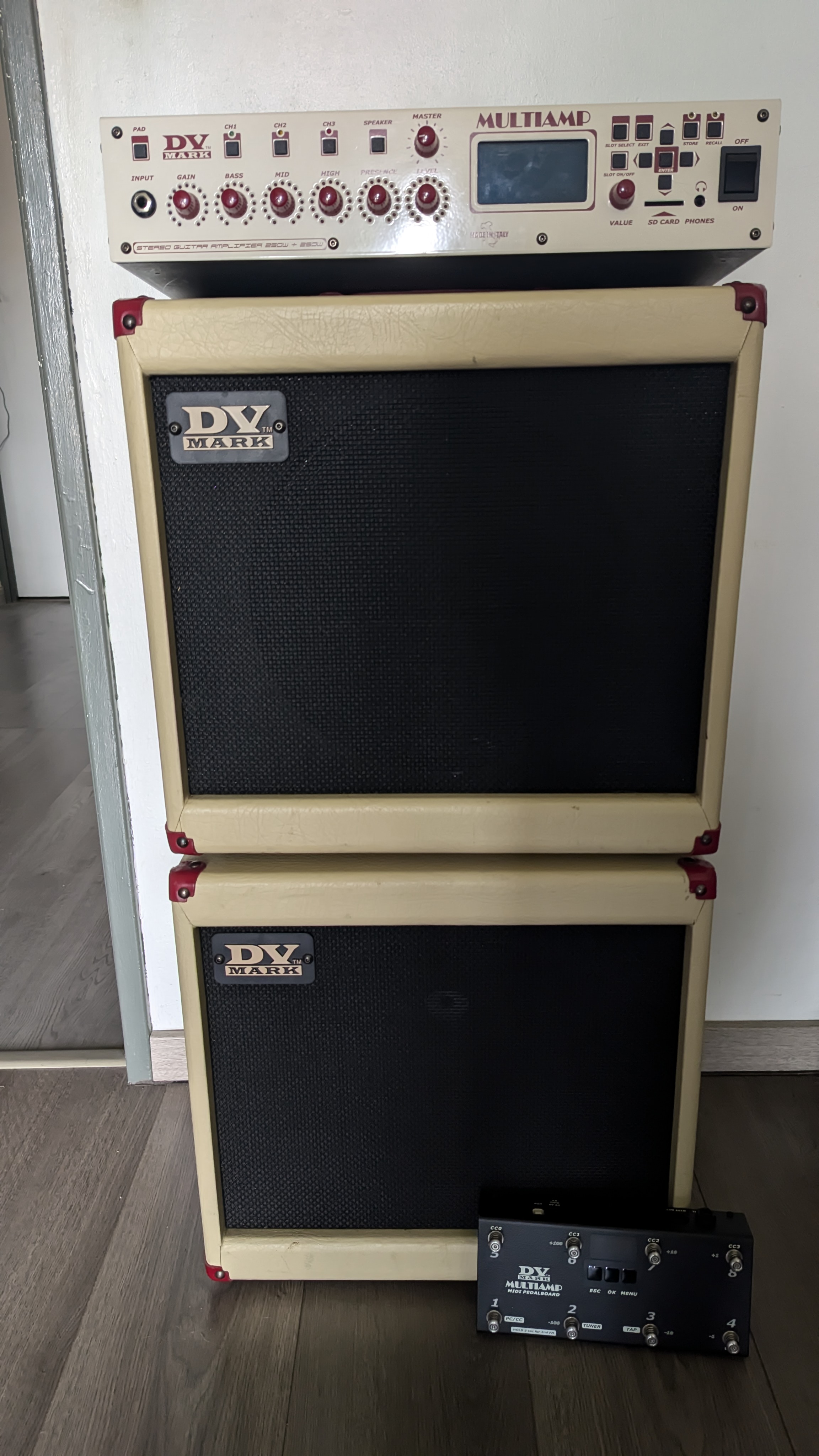 DV MARK MULTIAMP + pédalier midi + baffles