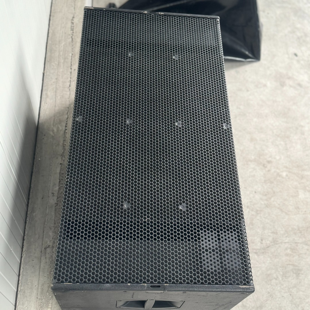 D&b audiotechnik b22