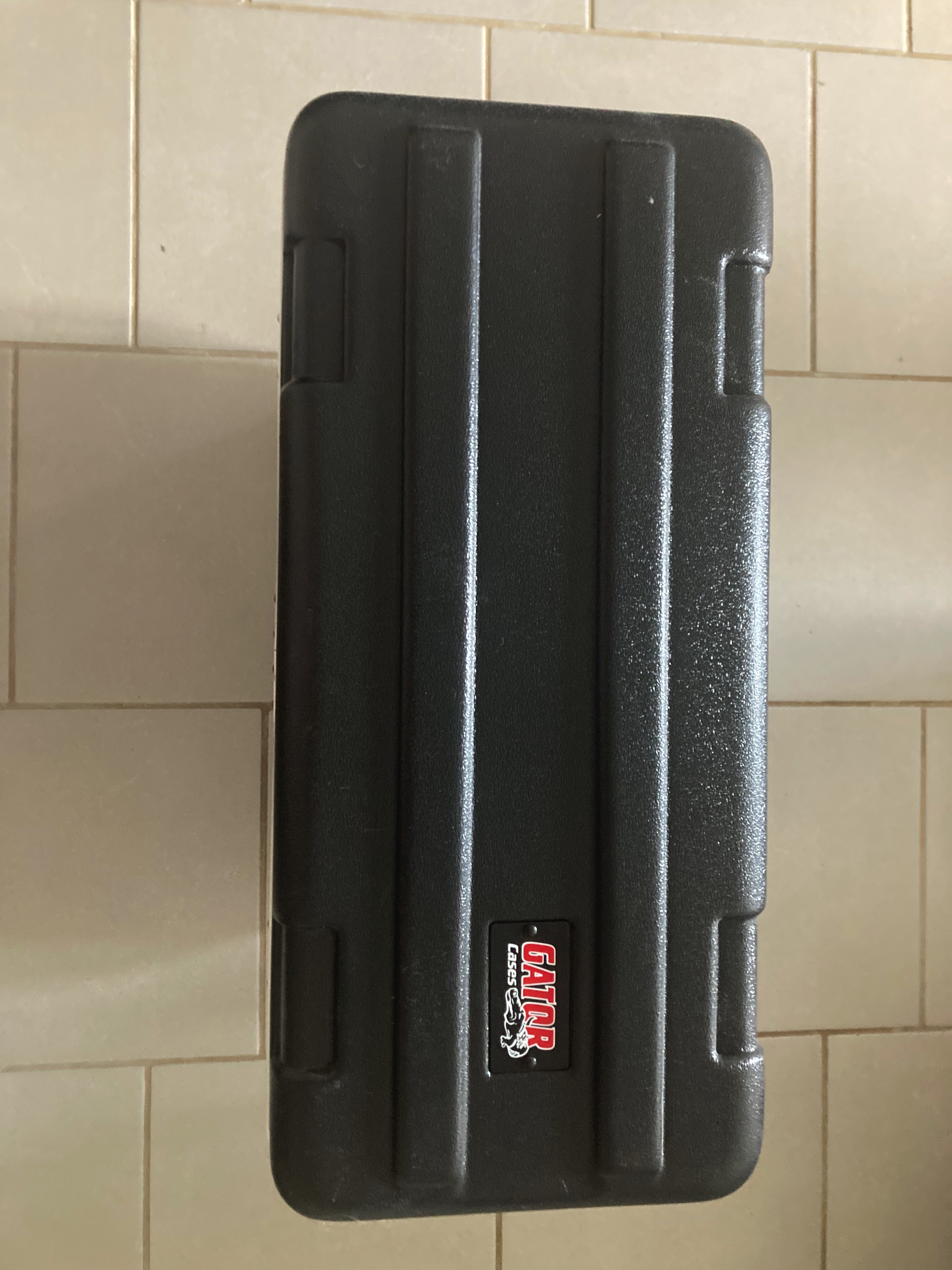 Flight Case Gator GR-4L + 10 vis