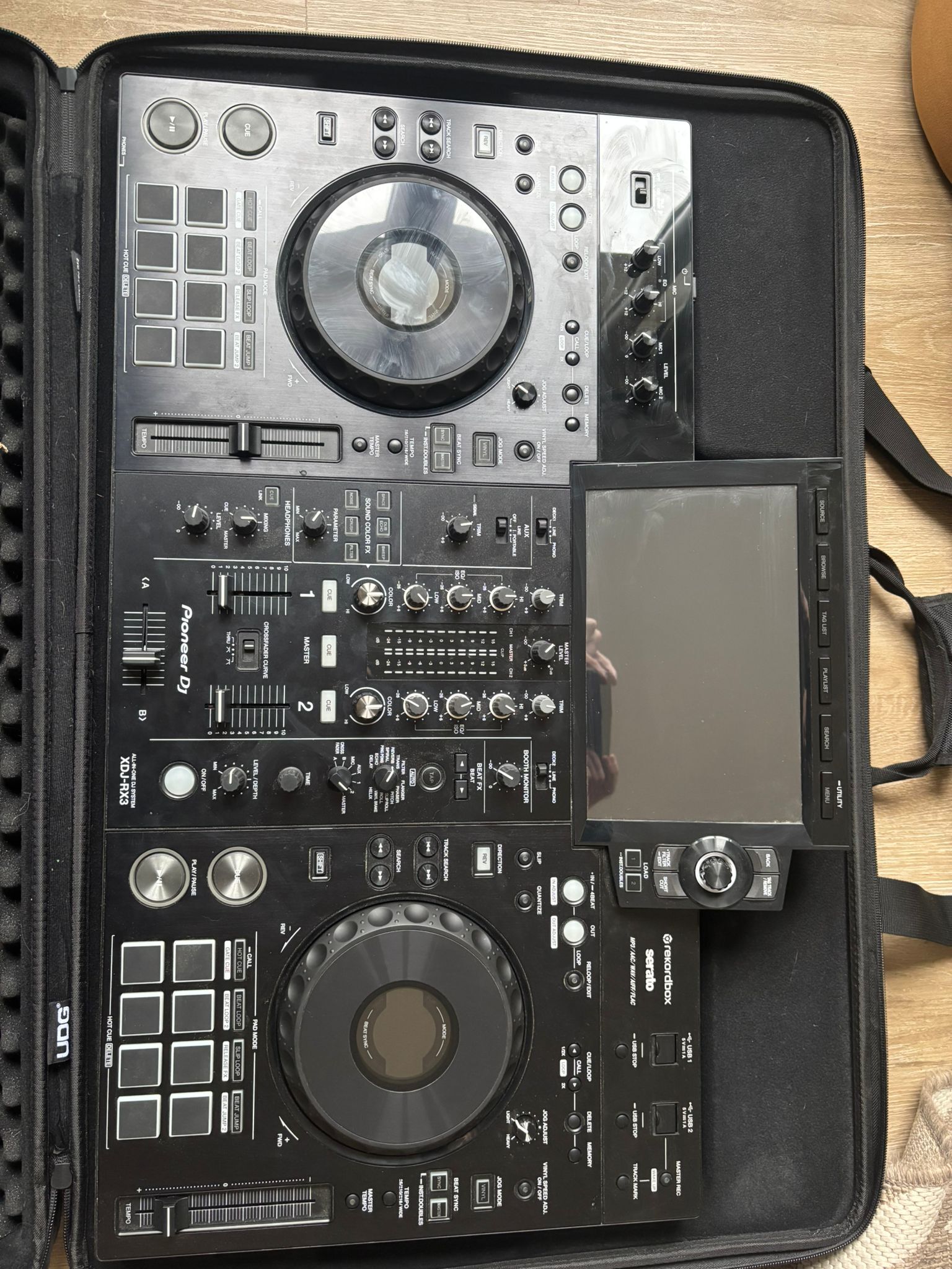 Vends Pioneer XDJ-RX3 très peu utilisé avec Case UDG