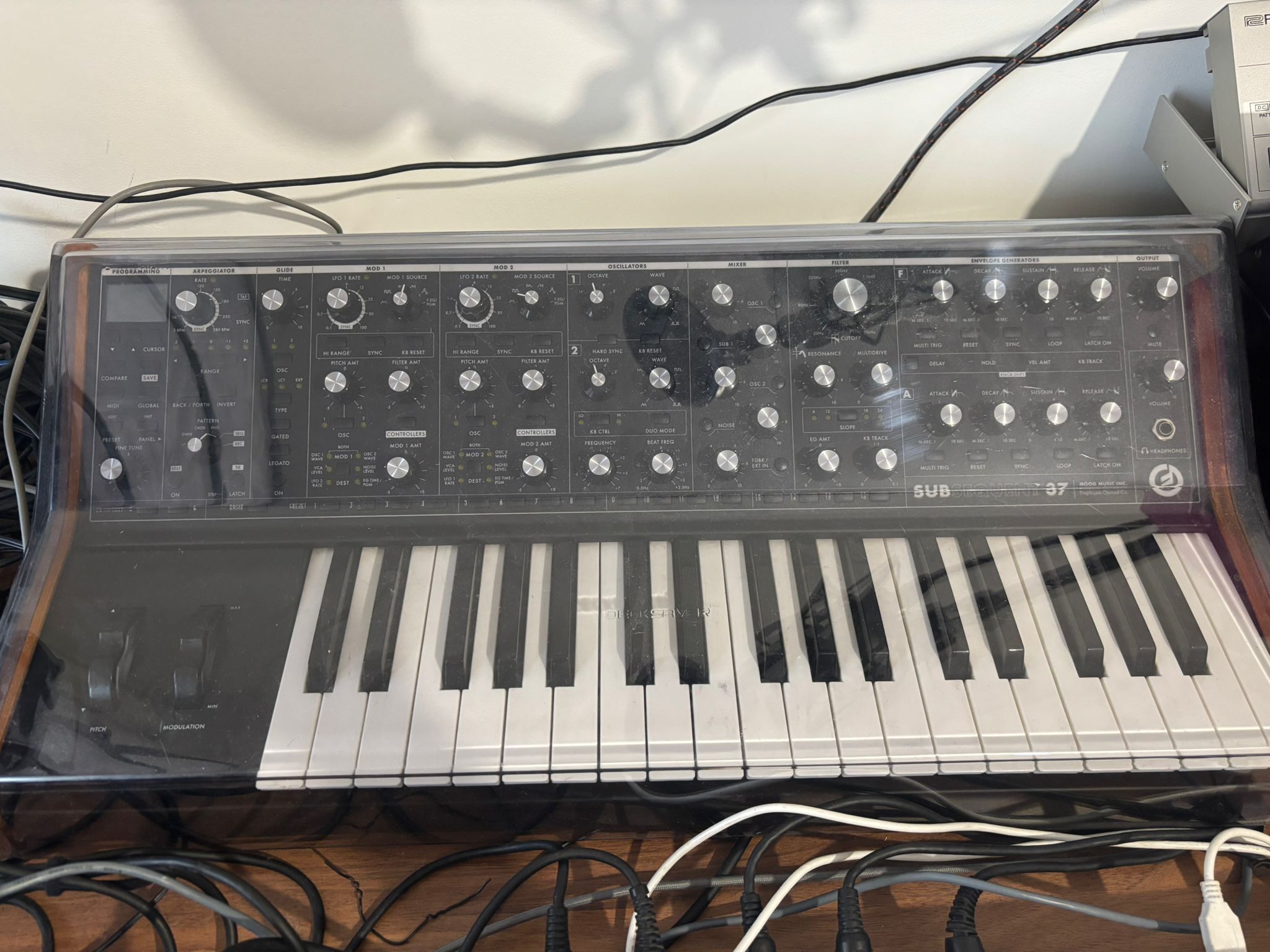 Vends Moog Sub37 avec Sac de transport rembourré + DeckSaver