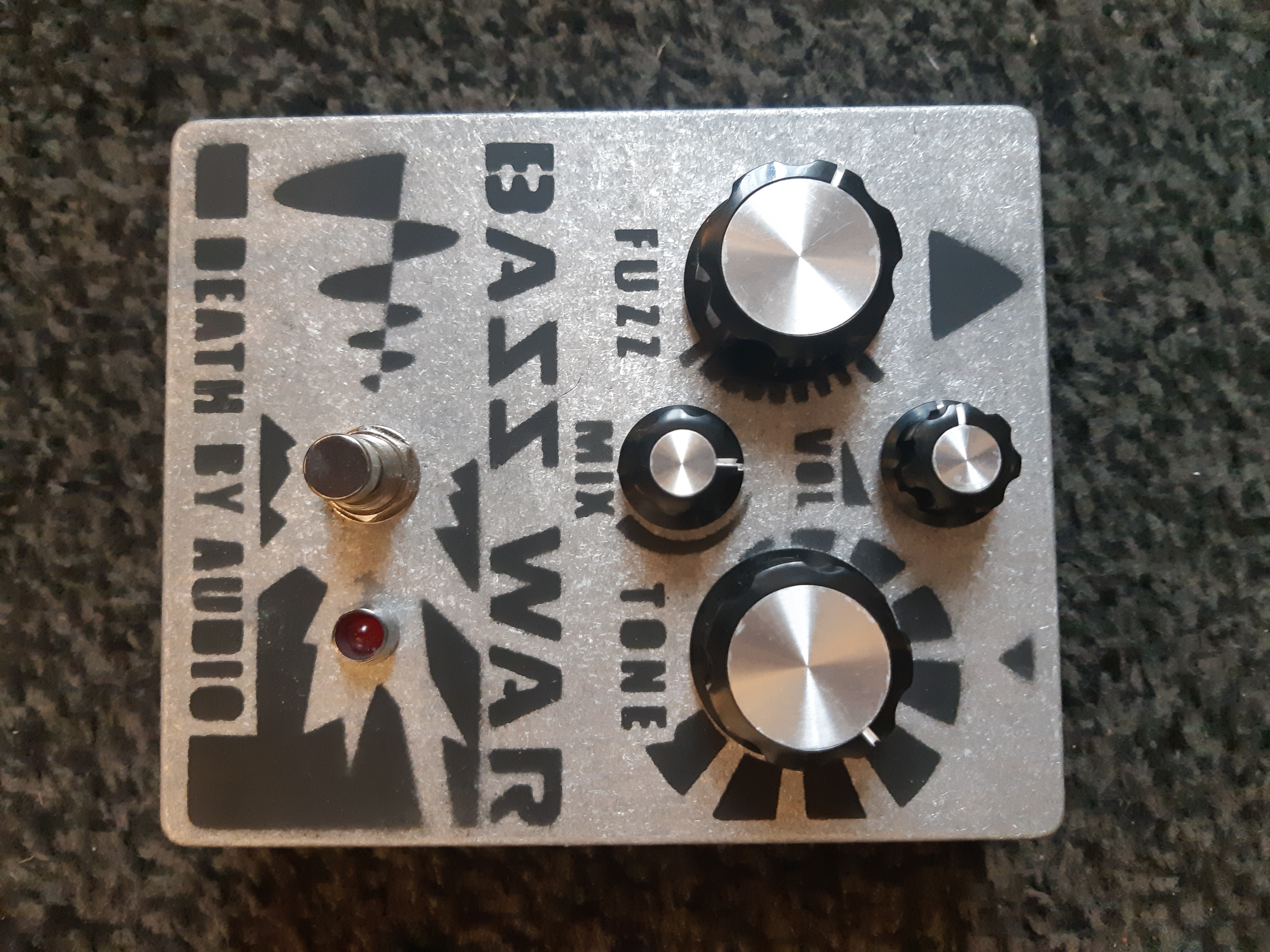 vends death by audio bass war