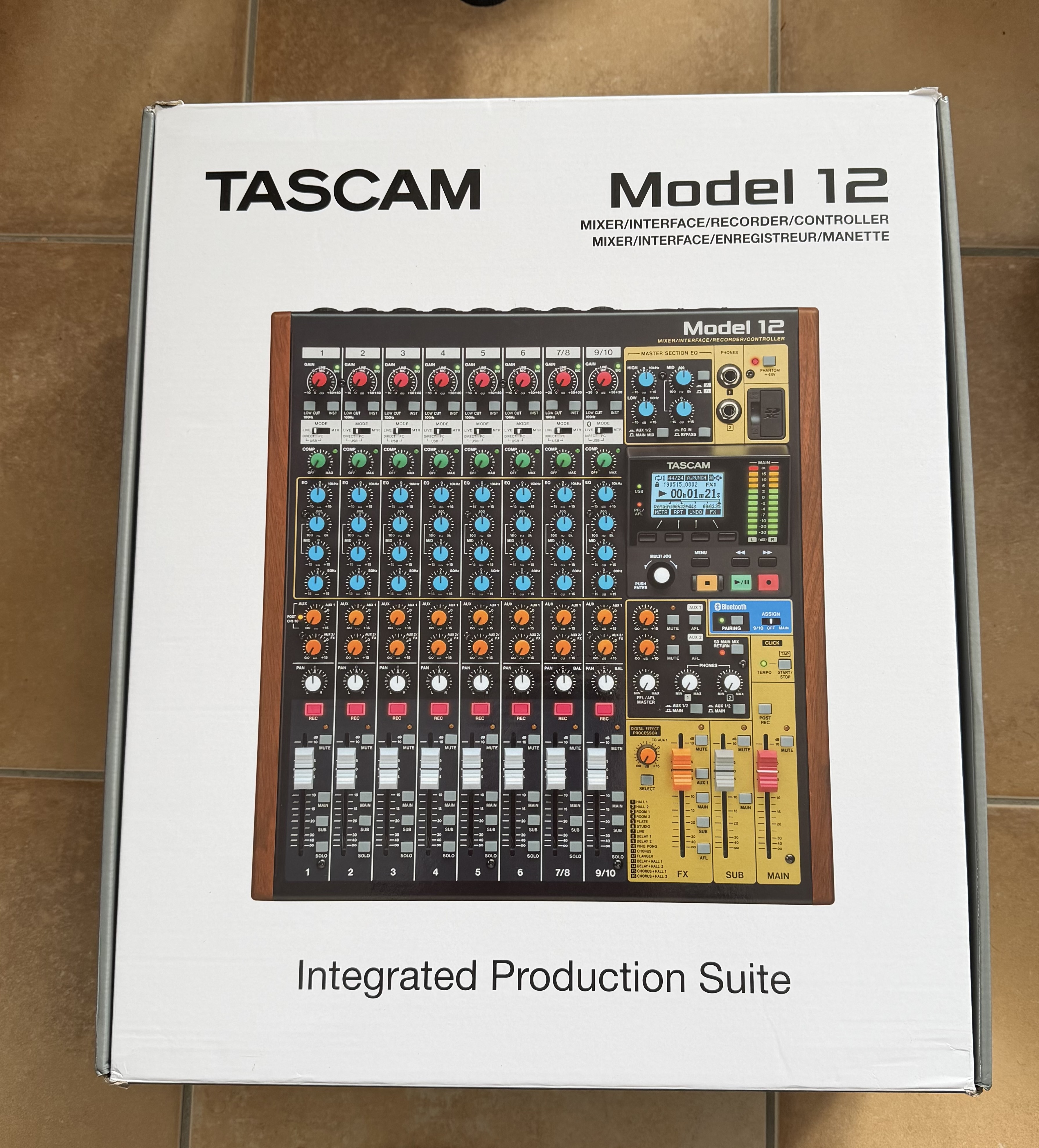 A vendre console Tascam 12, comme neuve, jamais sortie du studio, avec emballage et câbles 