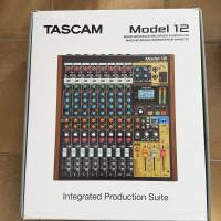 A vendre console Tascam 12, comme neuve, jamais sortie du studio, avec emballage et câbles