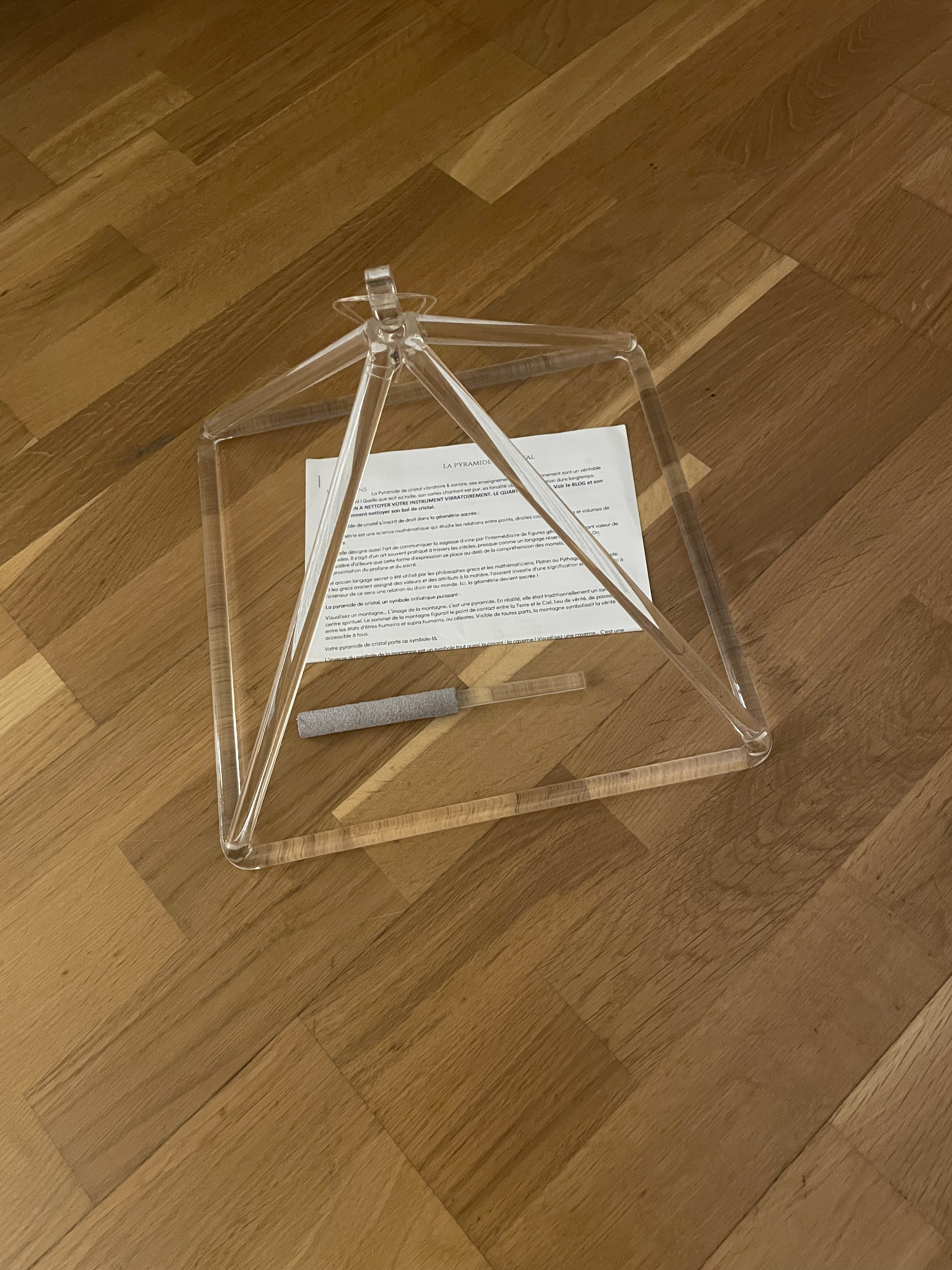 Pyramide en cristal (30 cm)