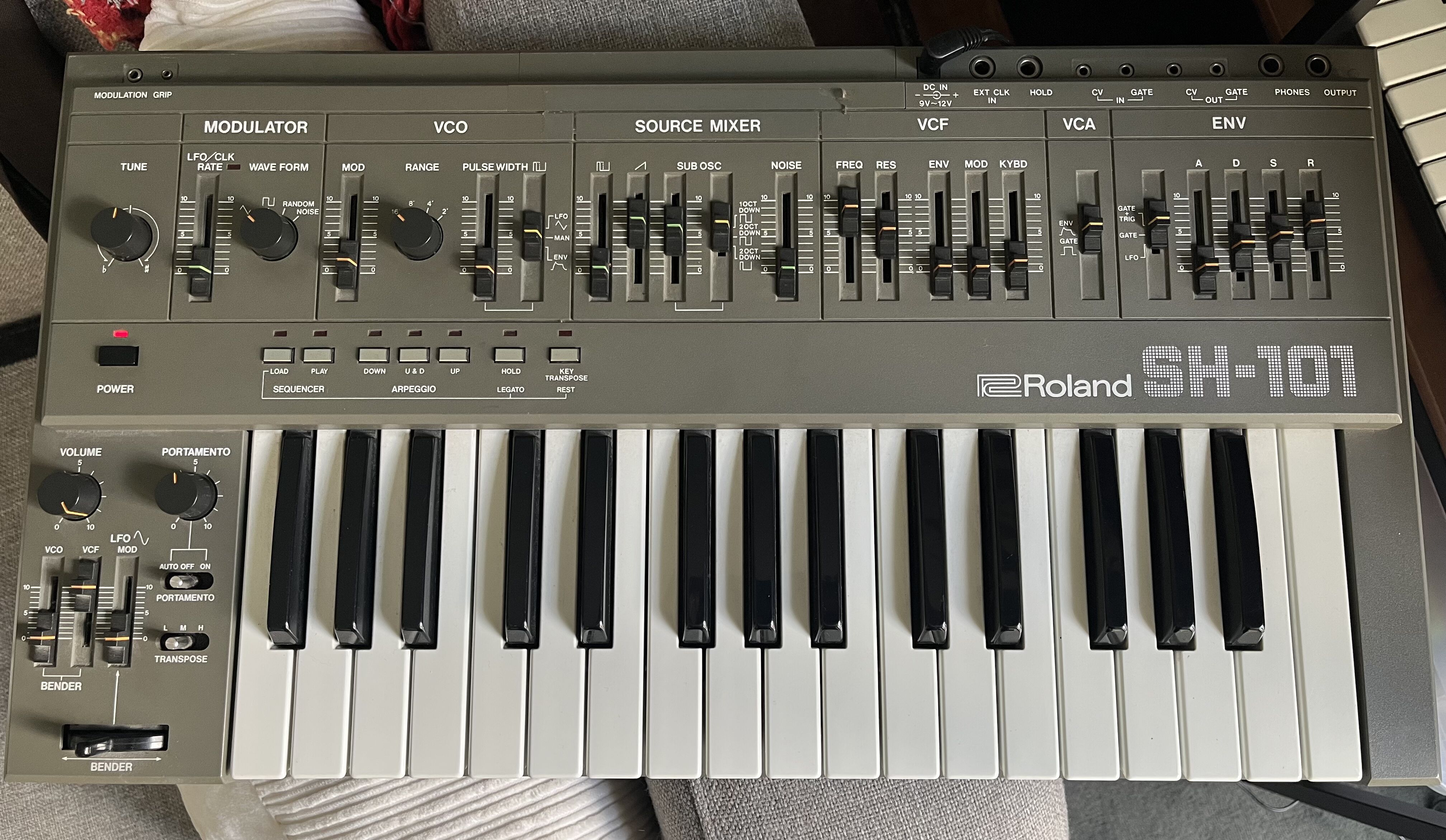 Roland SH-101 (1543)