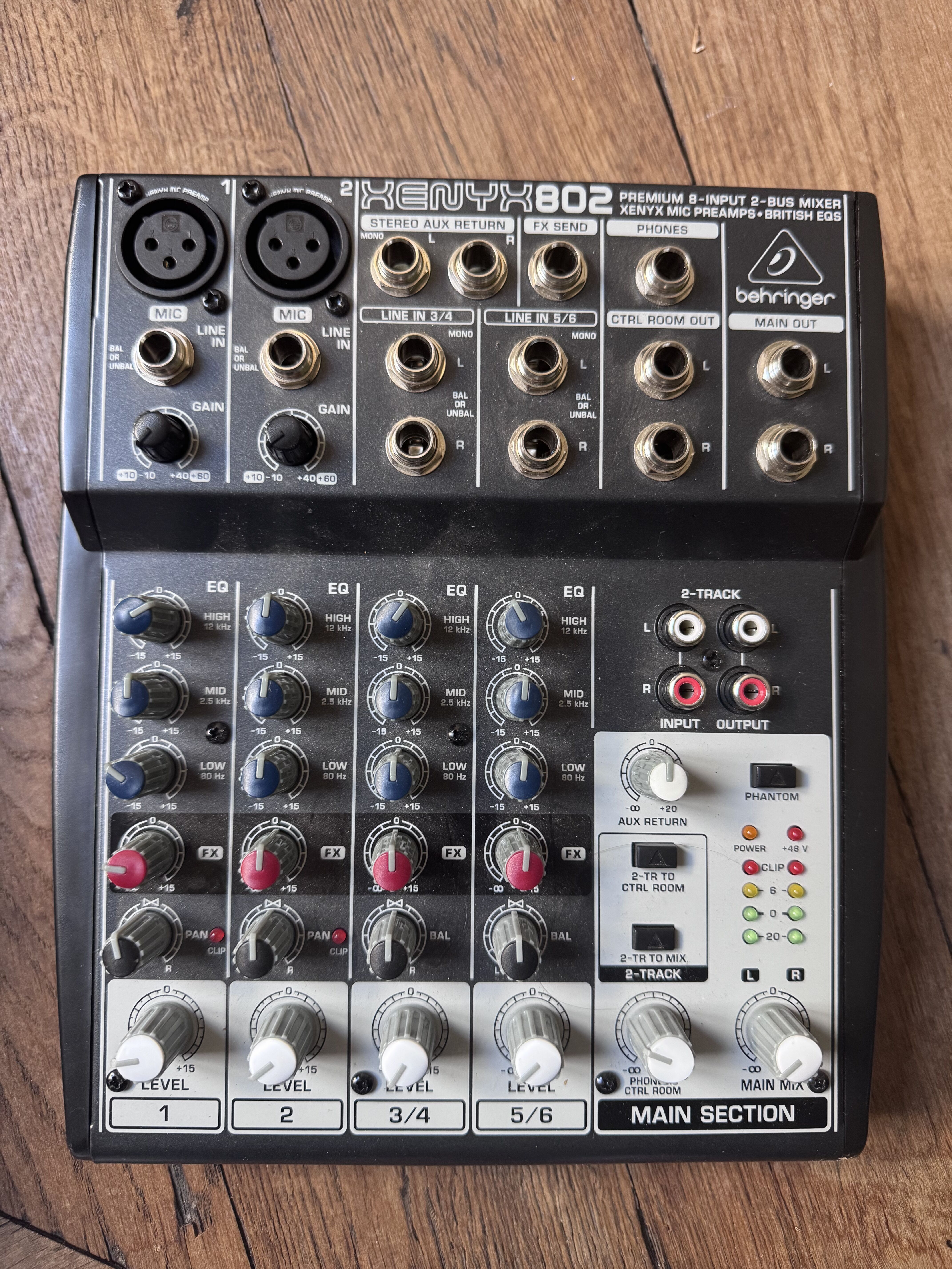 Vends table de mixage Behringer Xenyx 802 comme neuve