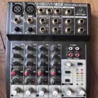 Vends table de mixage Behringer Xenyx 802 comme neuve