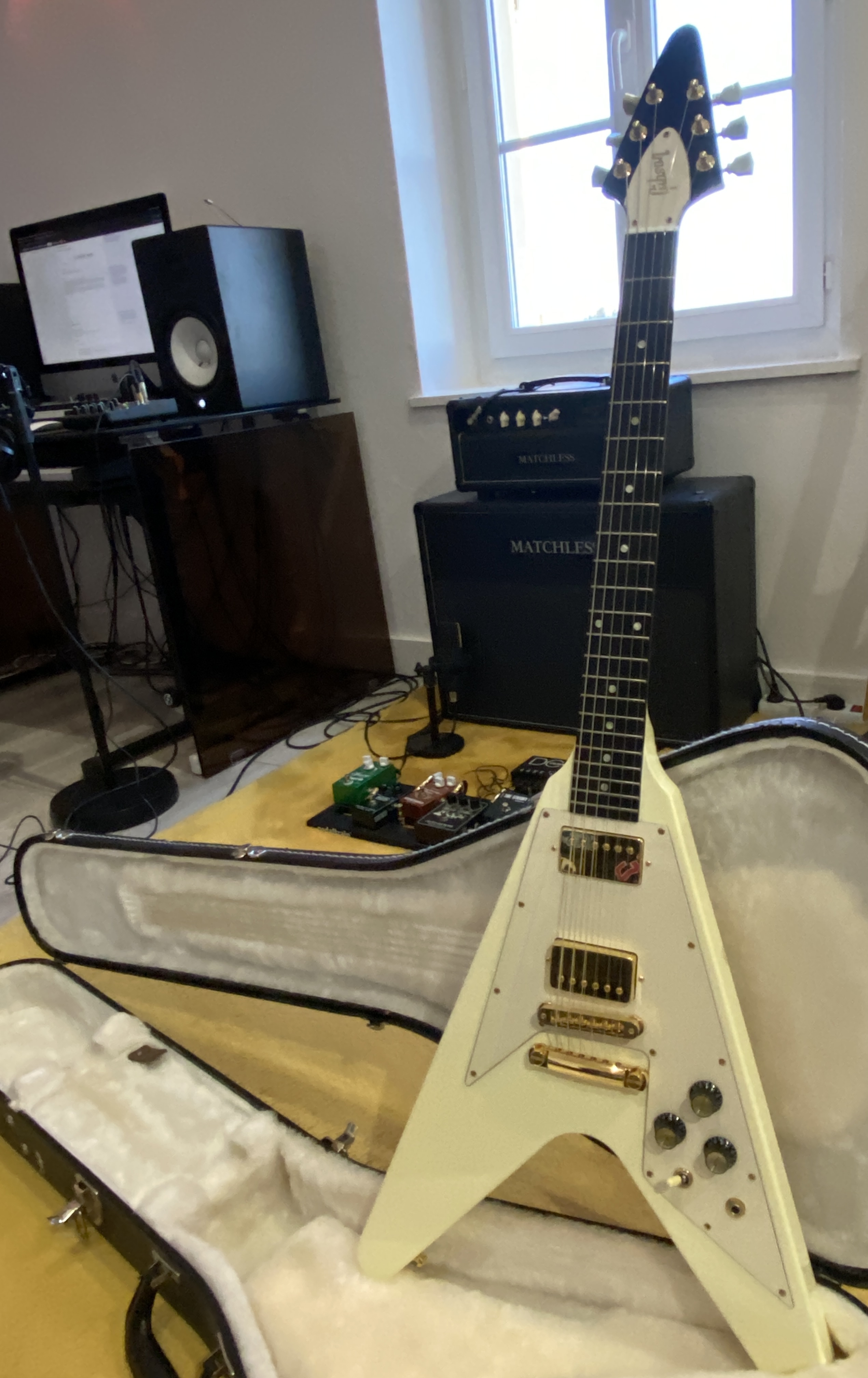 GIBSON FLYING V 67 Reissue (CLASSIC WHITE)
