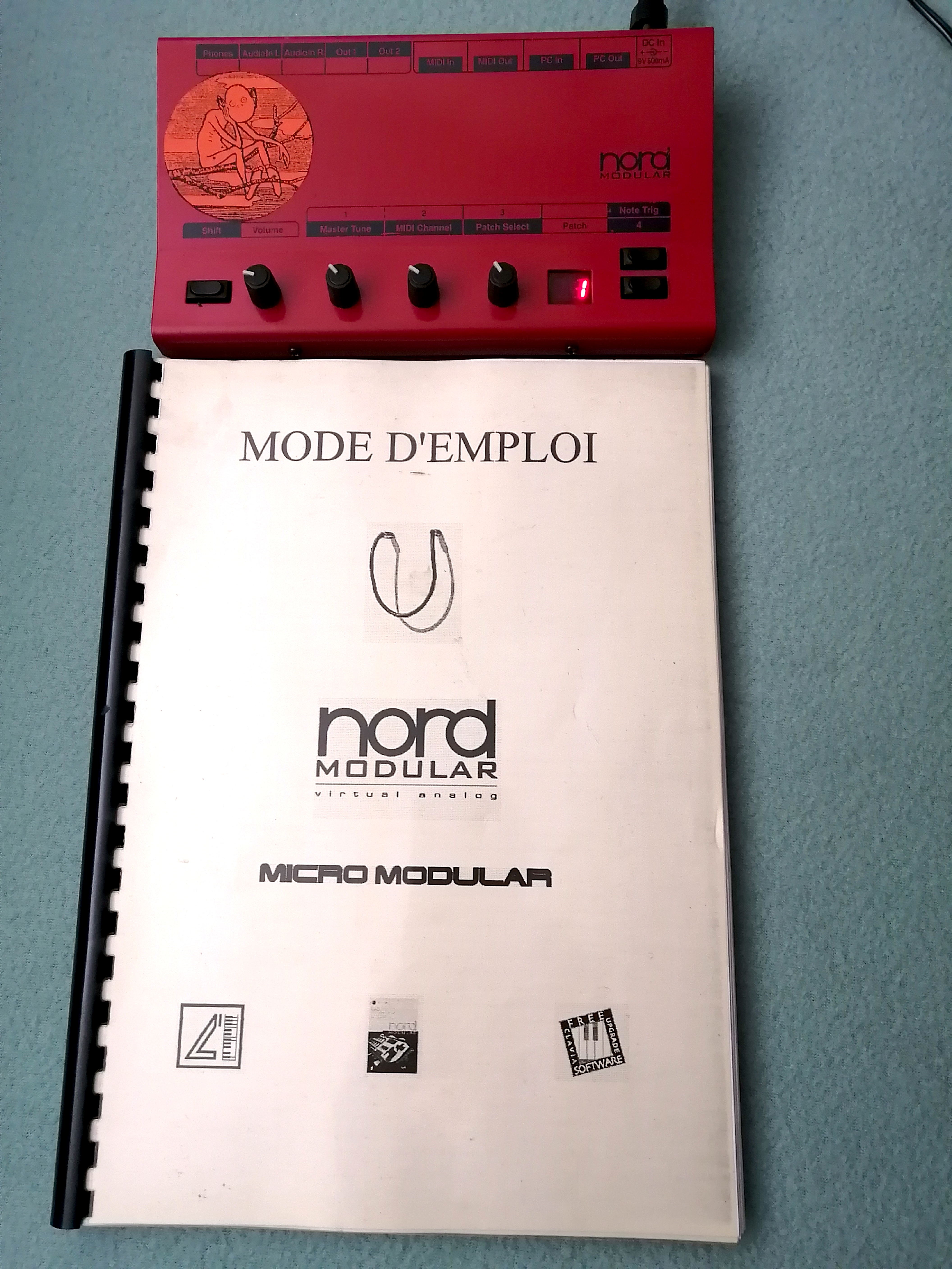 Clavia Nord Mico Modular en tres bon etat avec manuel francais