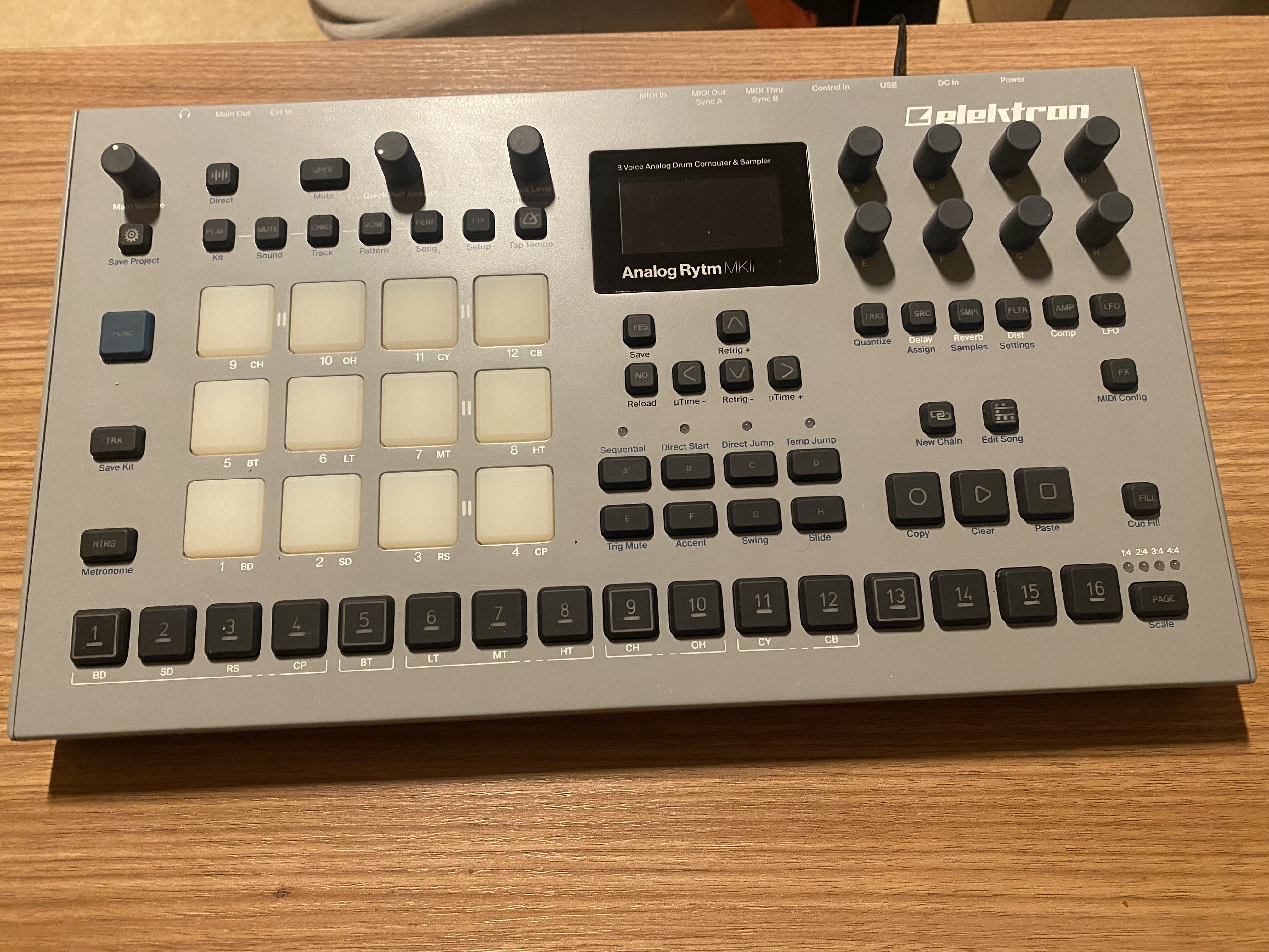 Vend Elektron Analog Rythm MKII avec decksaver