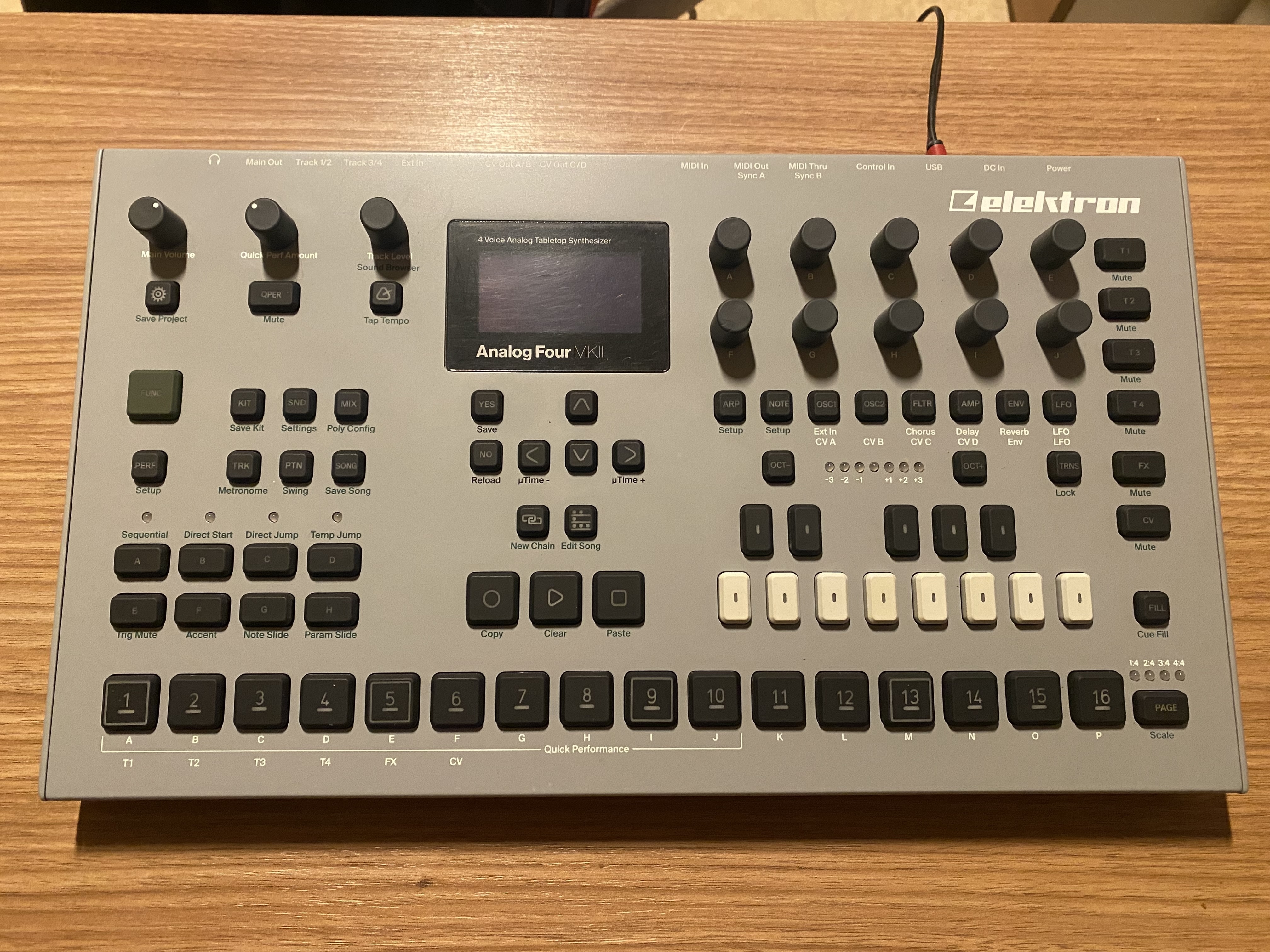 Vend Elektron Analog Four MKII + decksaver