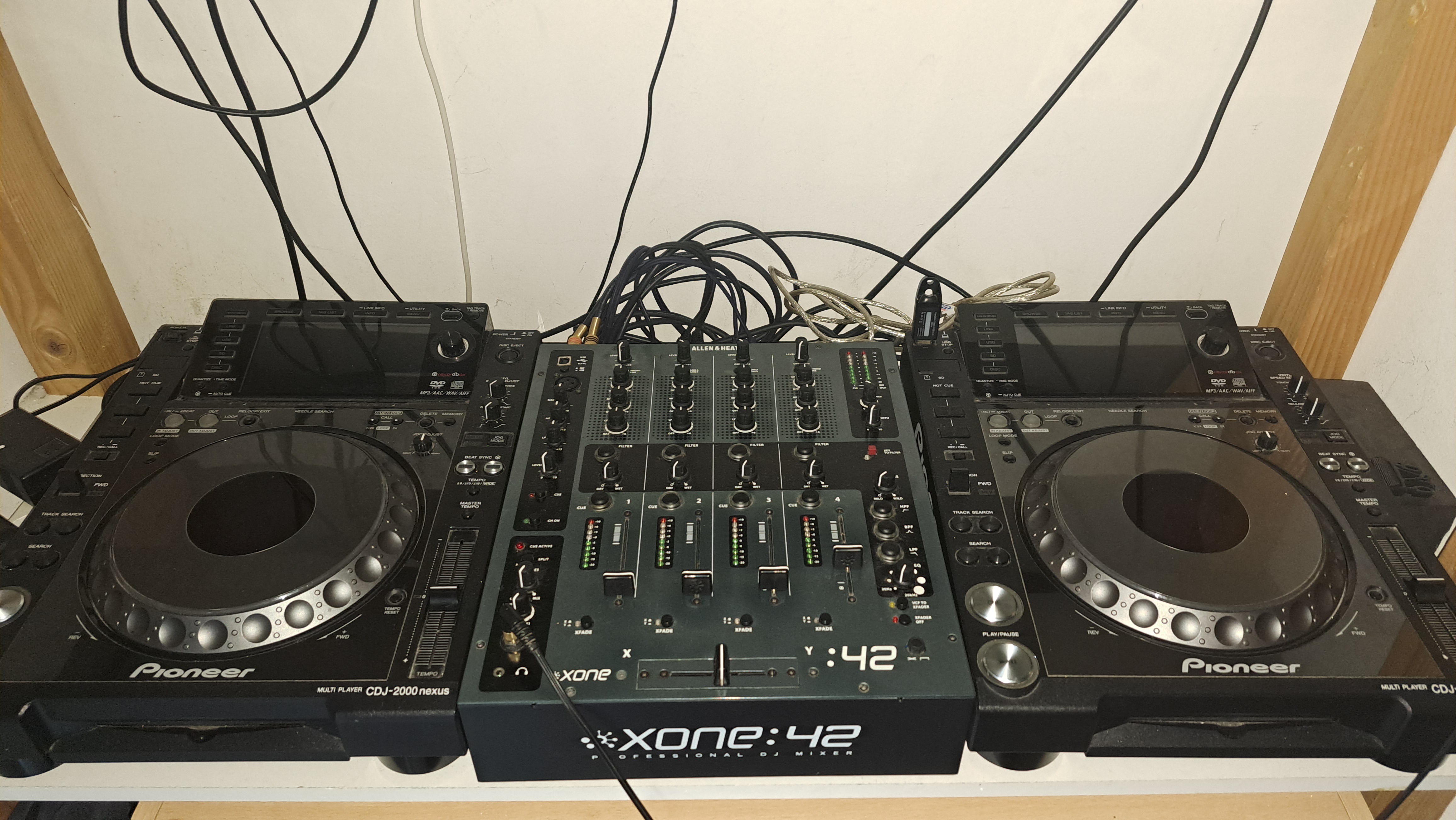 Vends paire pioneer cdj 2000nxs + xone 42