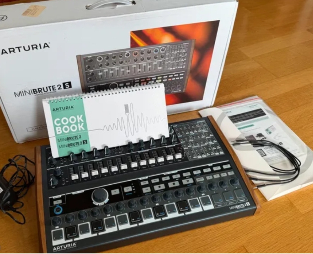 Arturia Minibrute 2S – sous Garantie – Bundle 