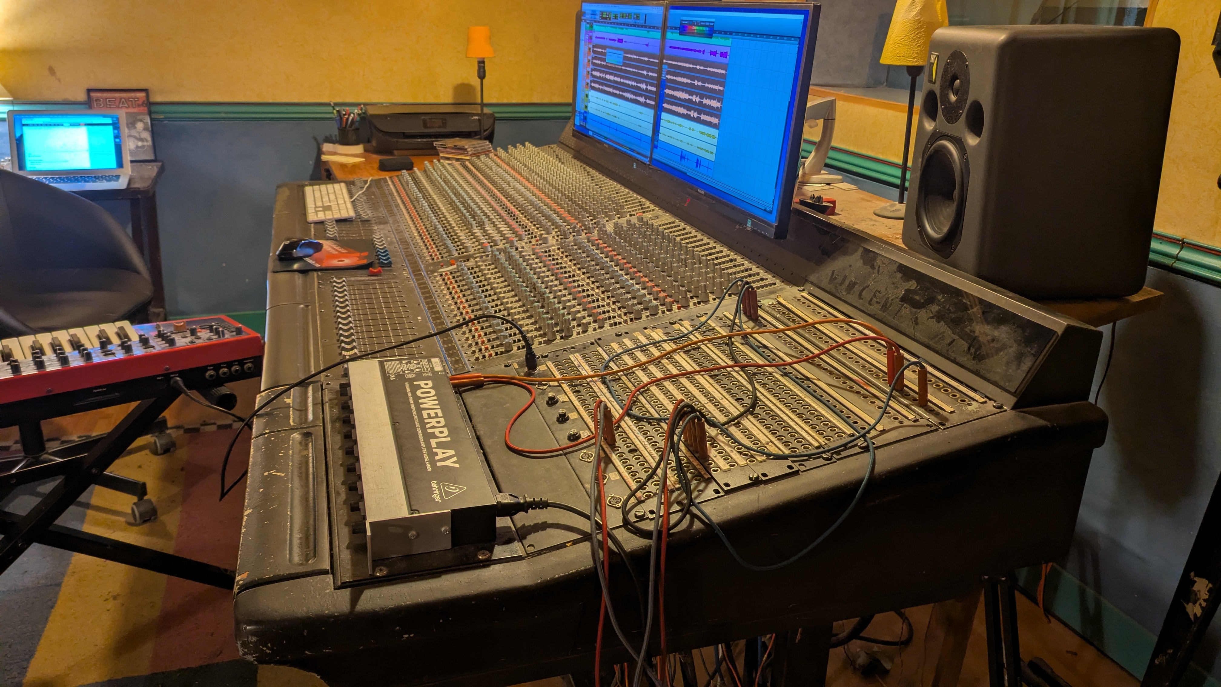 vends table amek big 44 voies