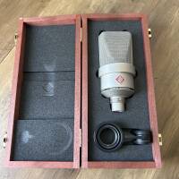 Vends Neumann TLM103 en superbe état, utilisé en studio pro non-fumeur