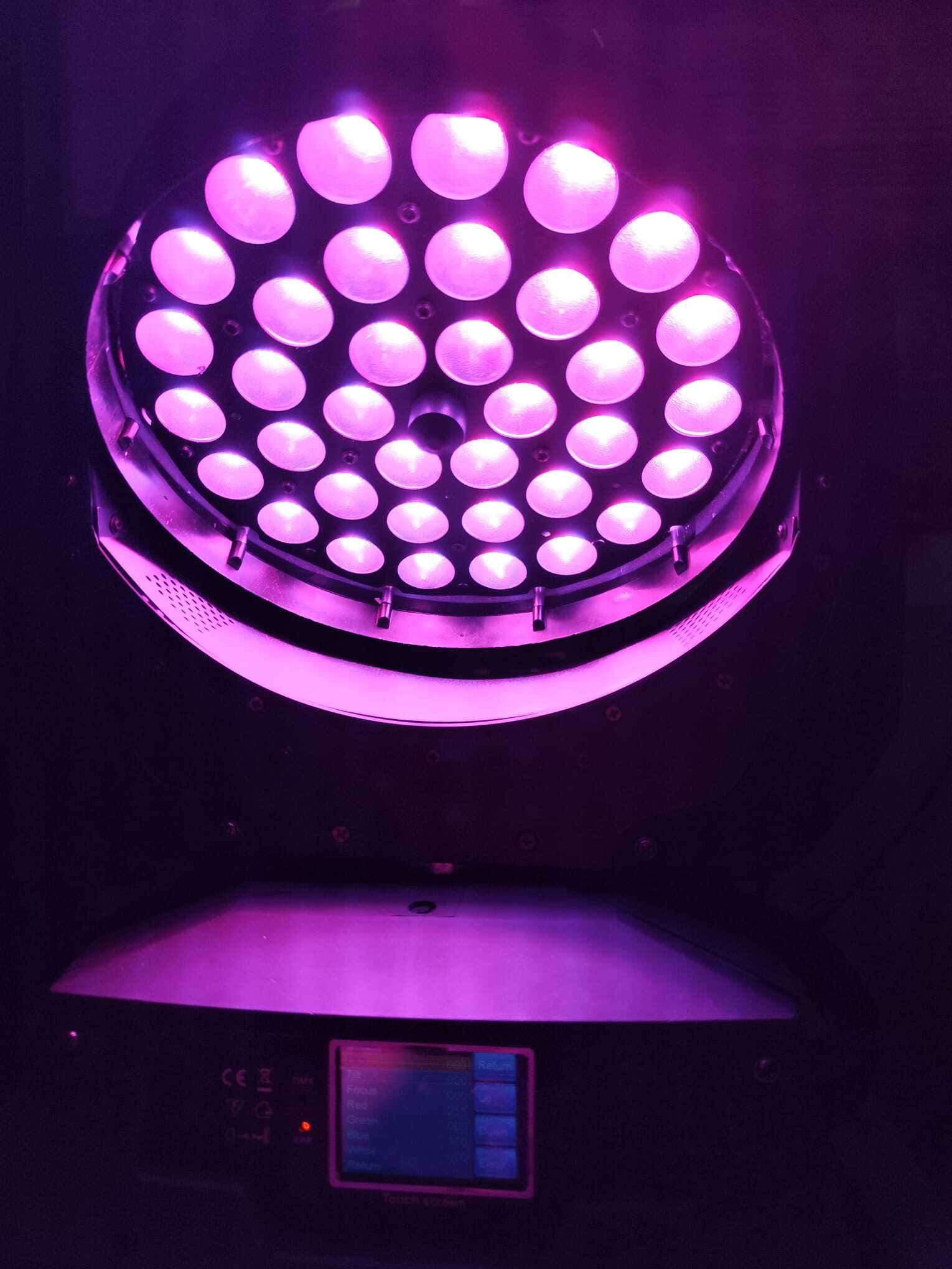 À vendre 2 wash 36 x 10 LED RGB avec fly sur mesure