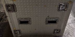 a vendre flay caisse Rack 12u pour amplificateurs avec roulettes