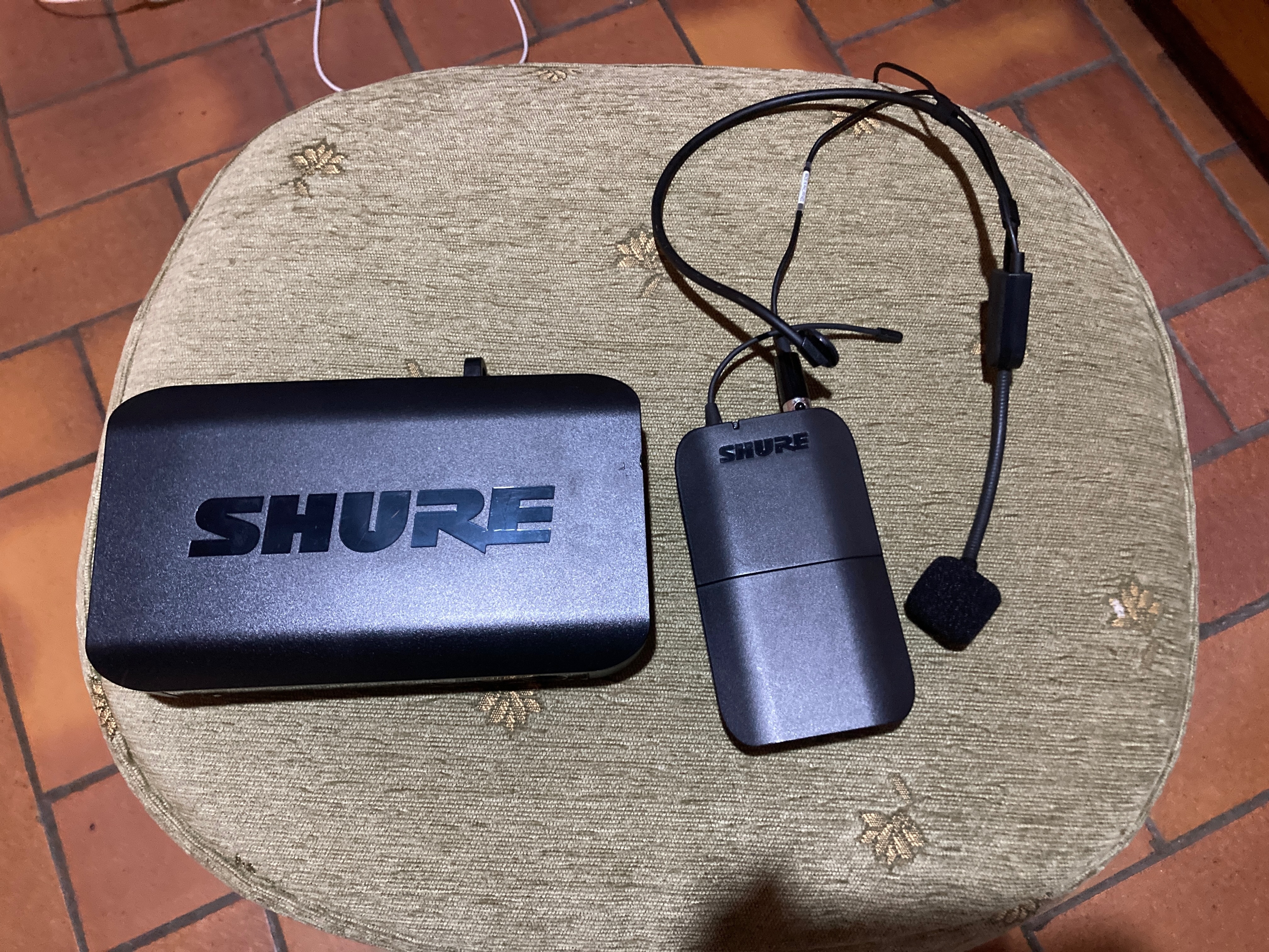 Vends Récepteur Shure BLX4  S8 - Parfait état - 150 Euros