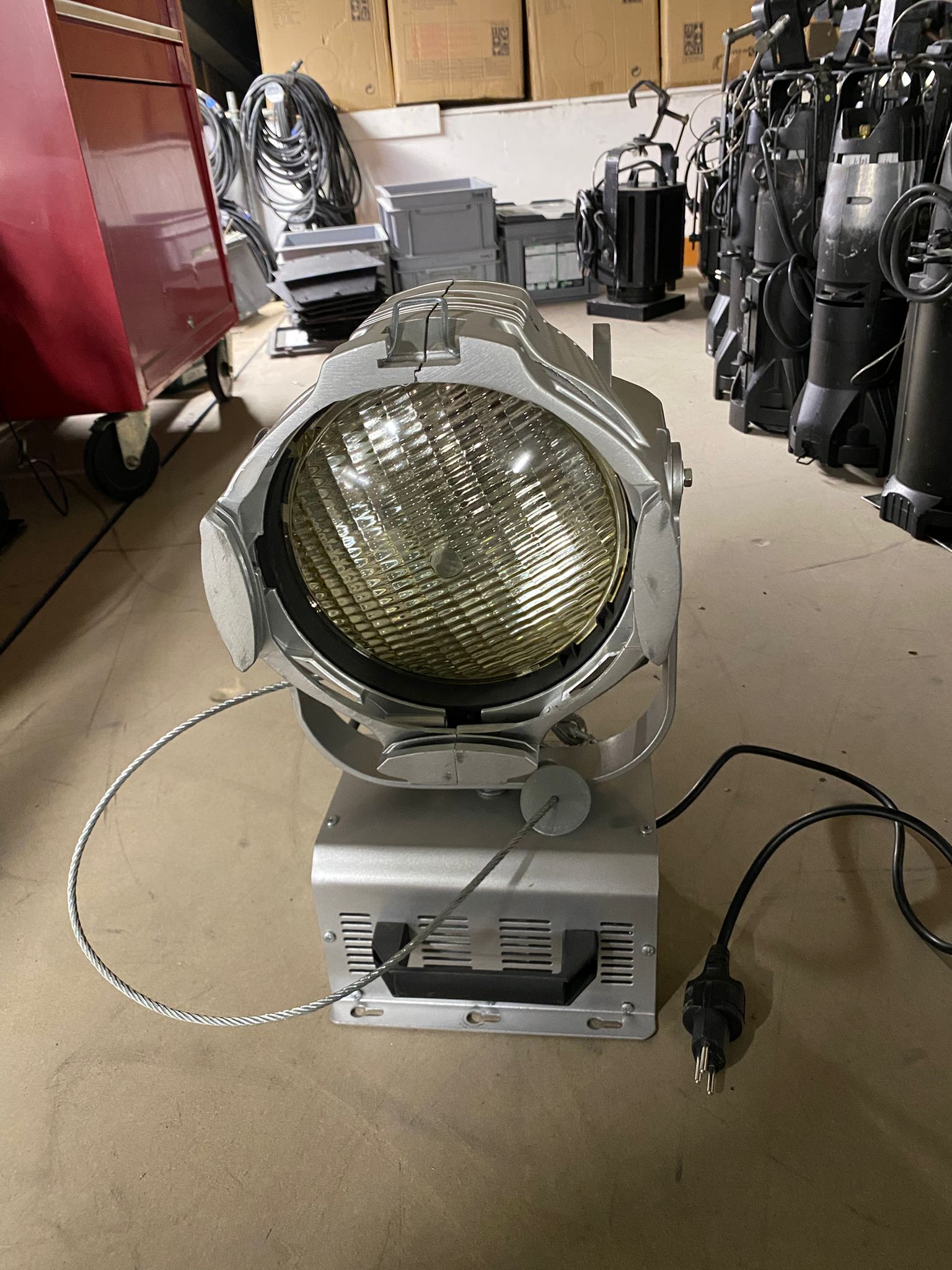 Vends Showtec Studiobeam [lot de 48 pièces] 
