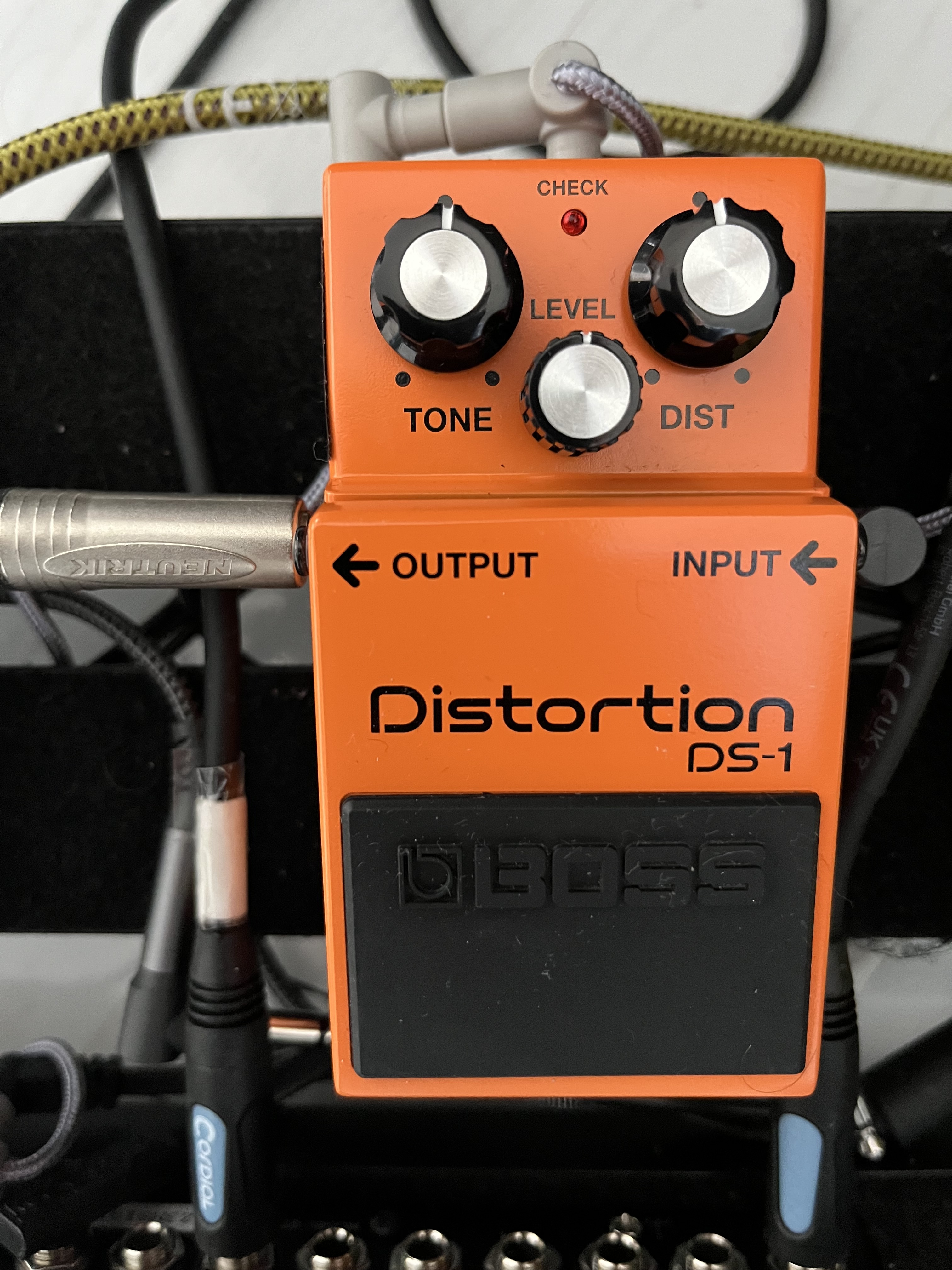 Vends pédale disto Boss DS-1 ( 07-2025 , Garantie+Facture )